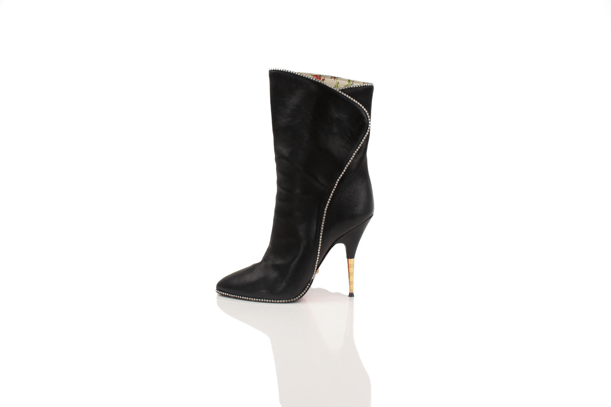 Gold & Beyond Gucci Fosca Heels boots with pointed toes and elegant design, stylish footwear showcasing craftsmanship.