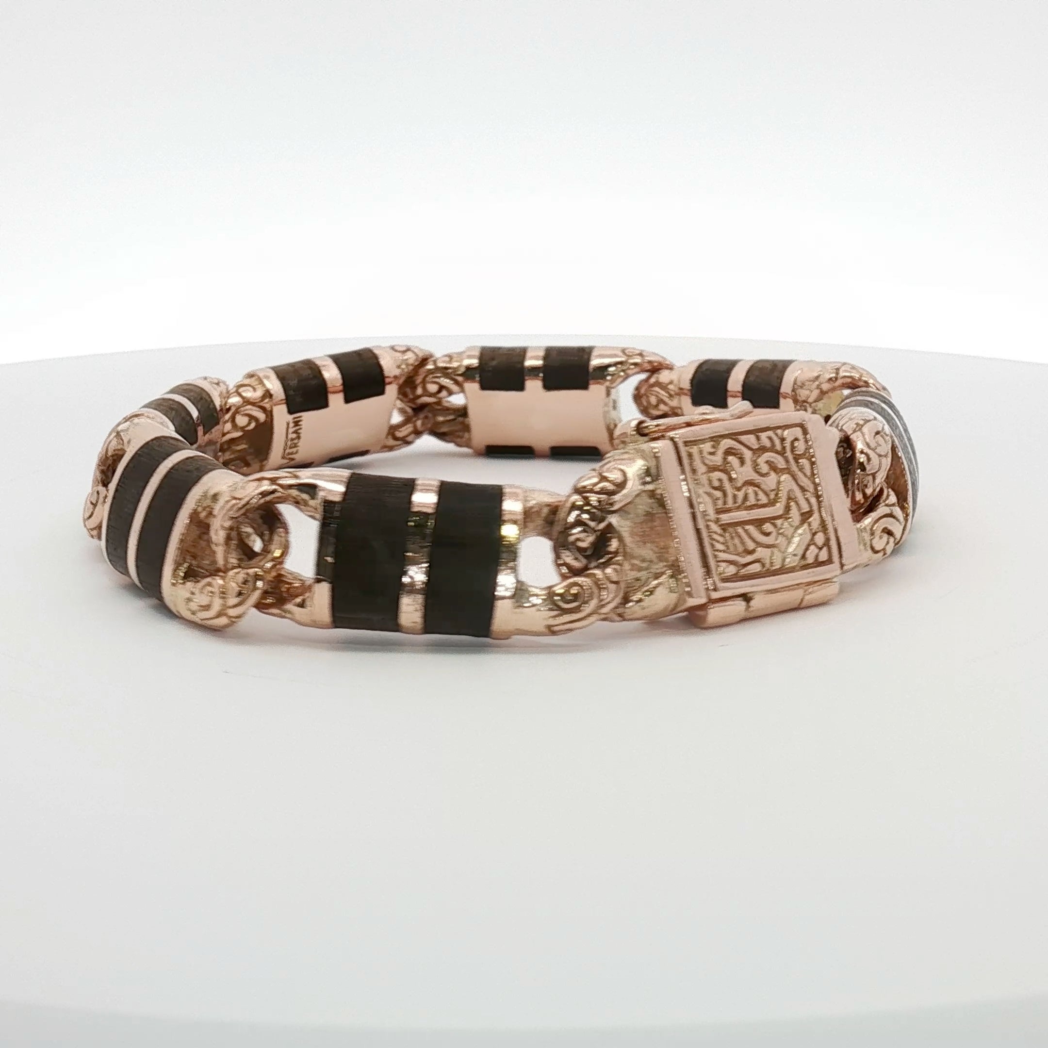14K two-tone gold Versani bracelet featuring mixed gold links, displayed on a neutral background.