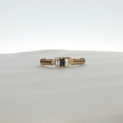 Gucci emerald and diamond jewelry ring with gold band, featuring vibrant green gemstone and sparkling diamonds.
