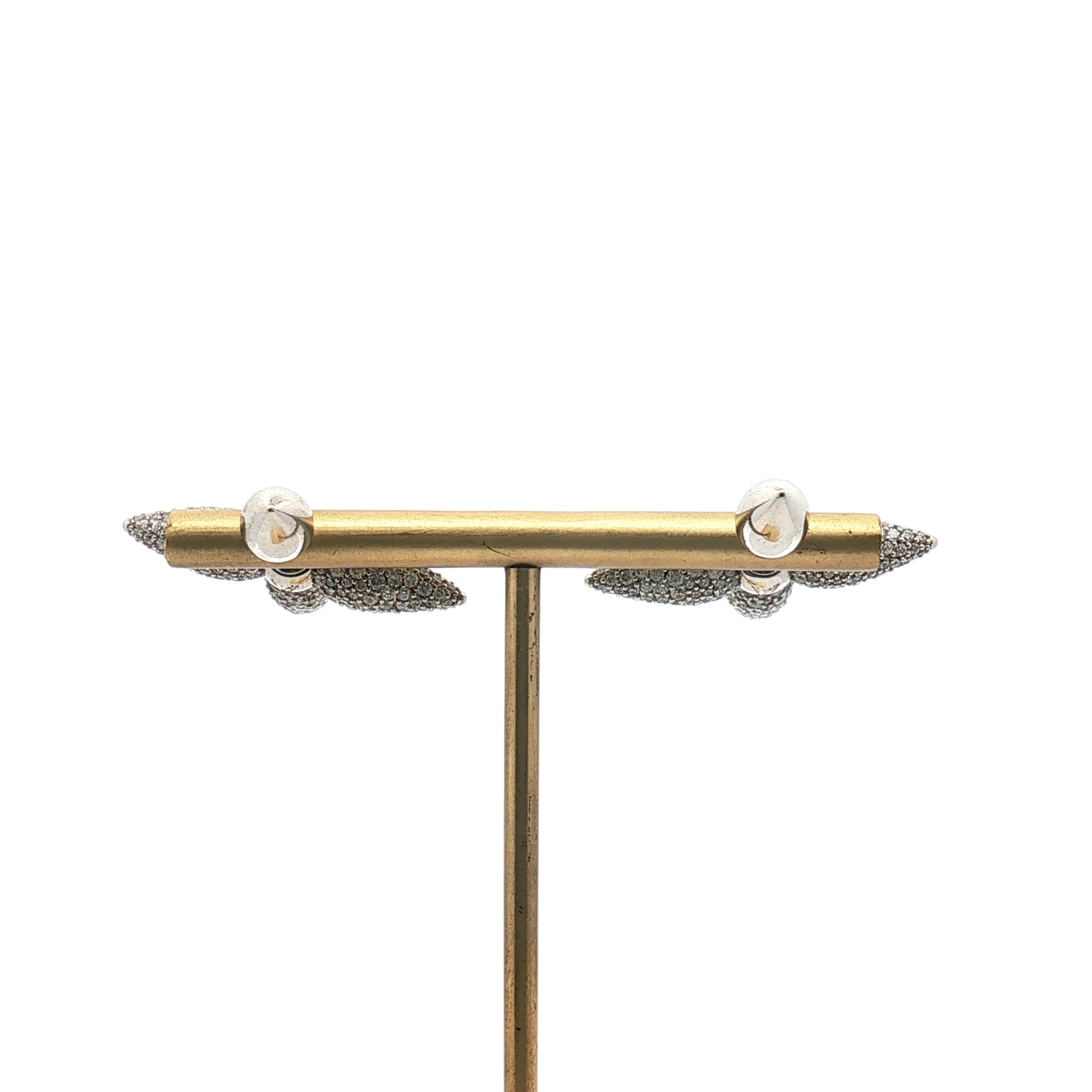 Louis Vuitton Star Blossom Louissette earrings in gold, featuring star-shaped blossom design, jewelry accessories for elegant styles