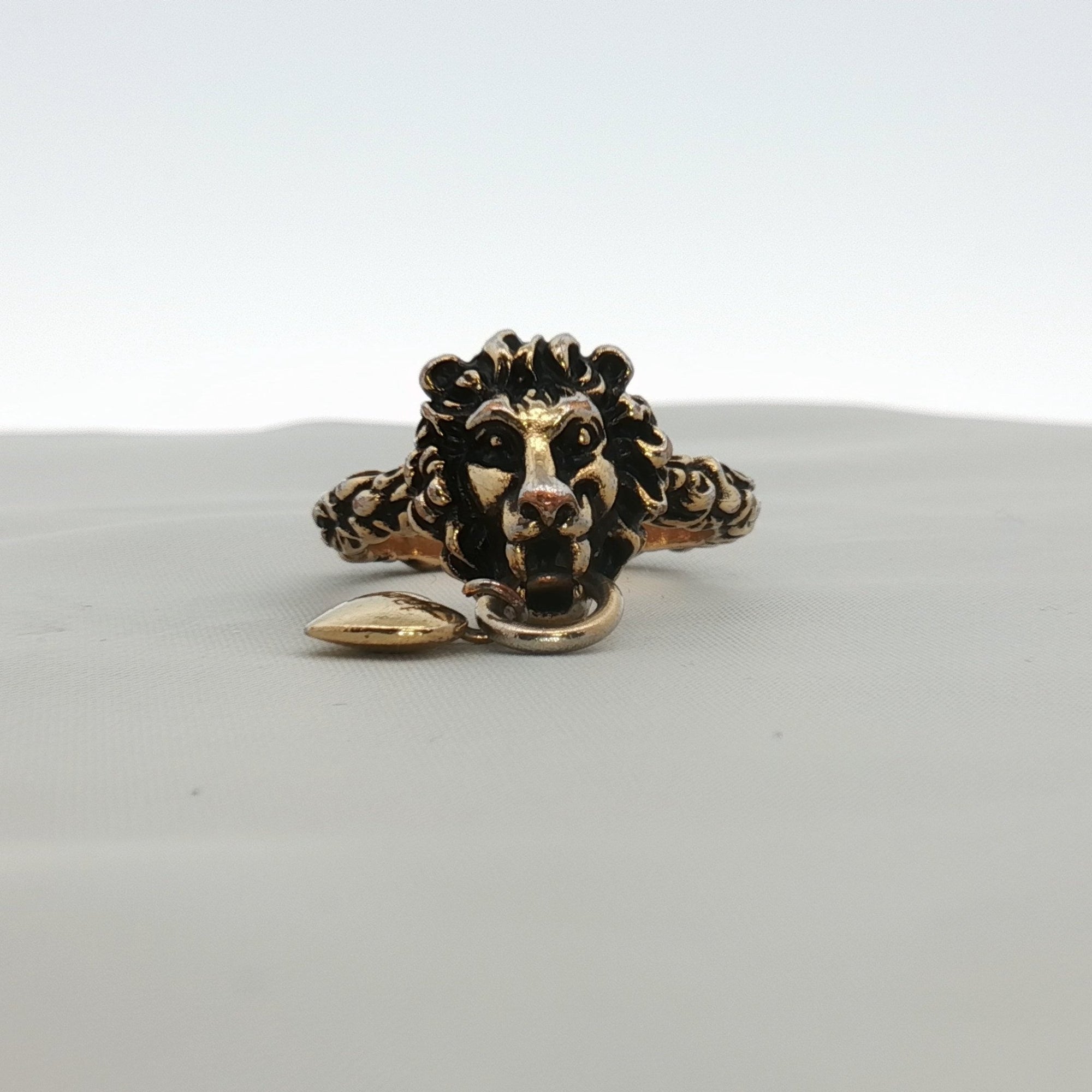 Gold & Beyond Gucci Lion Head with Heart jewelry ring featuring a detailed lion and heart design in gold-tone metal.