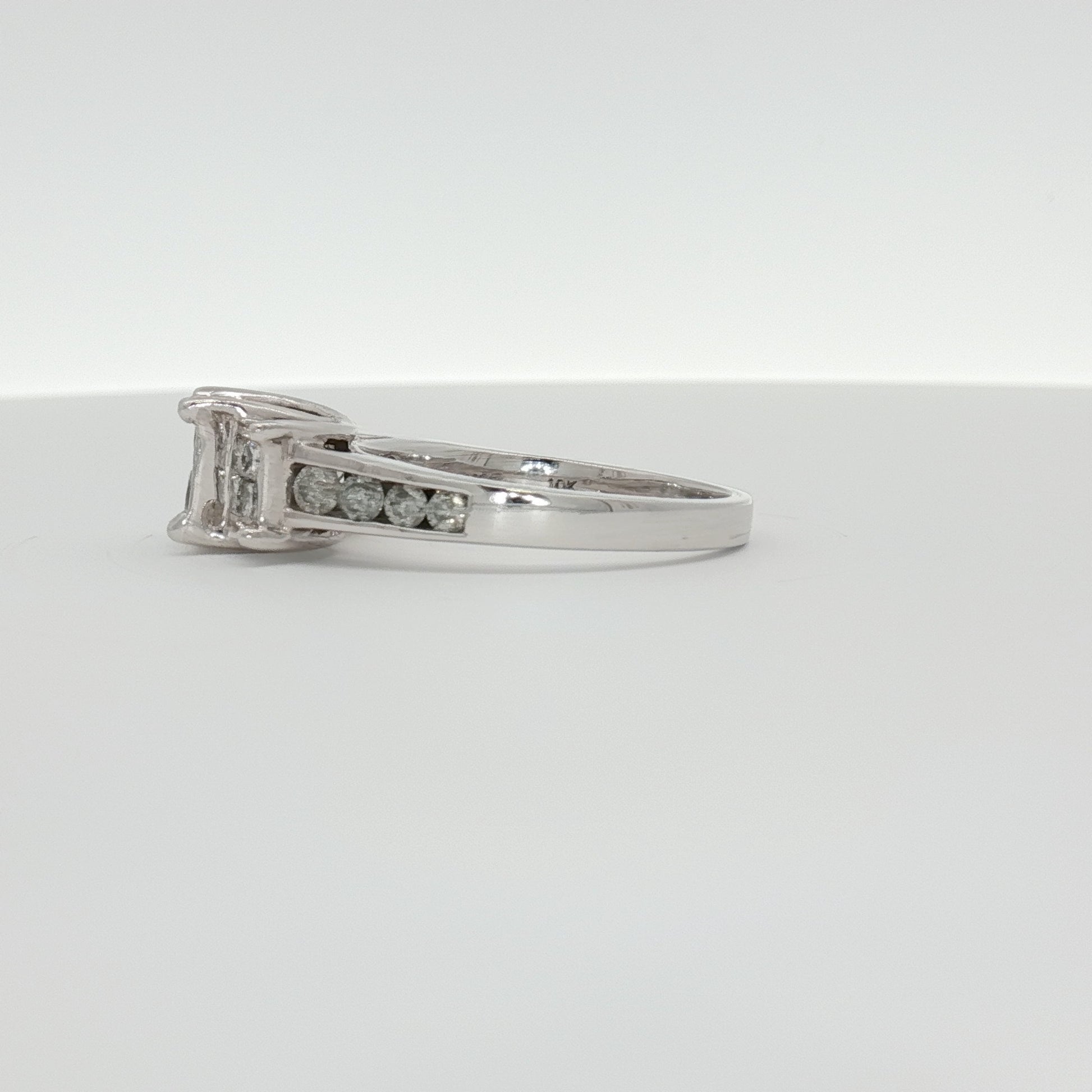 14K white gold diamond cluster ring featuring a sparkling diamond design, showcasing elegance and fine jewelry craftsmanship.