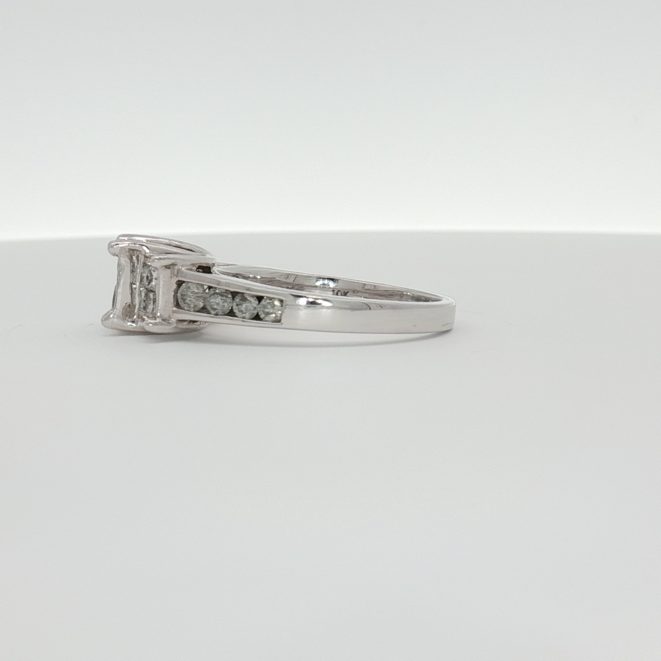 14K white gold diamond cluster ring featuring a sparkling diamond design, showcasing elegance and fine jewelry craftsmanship.