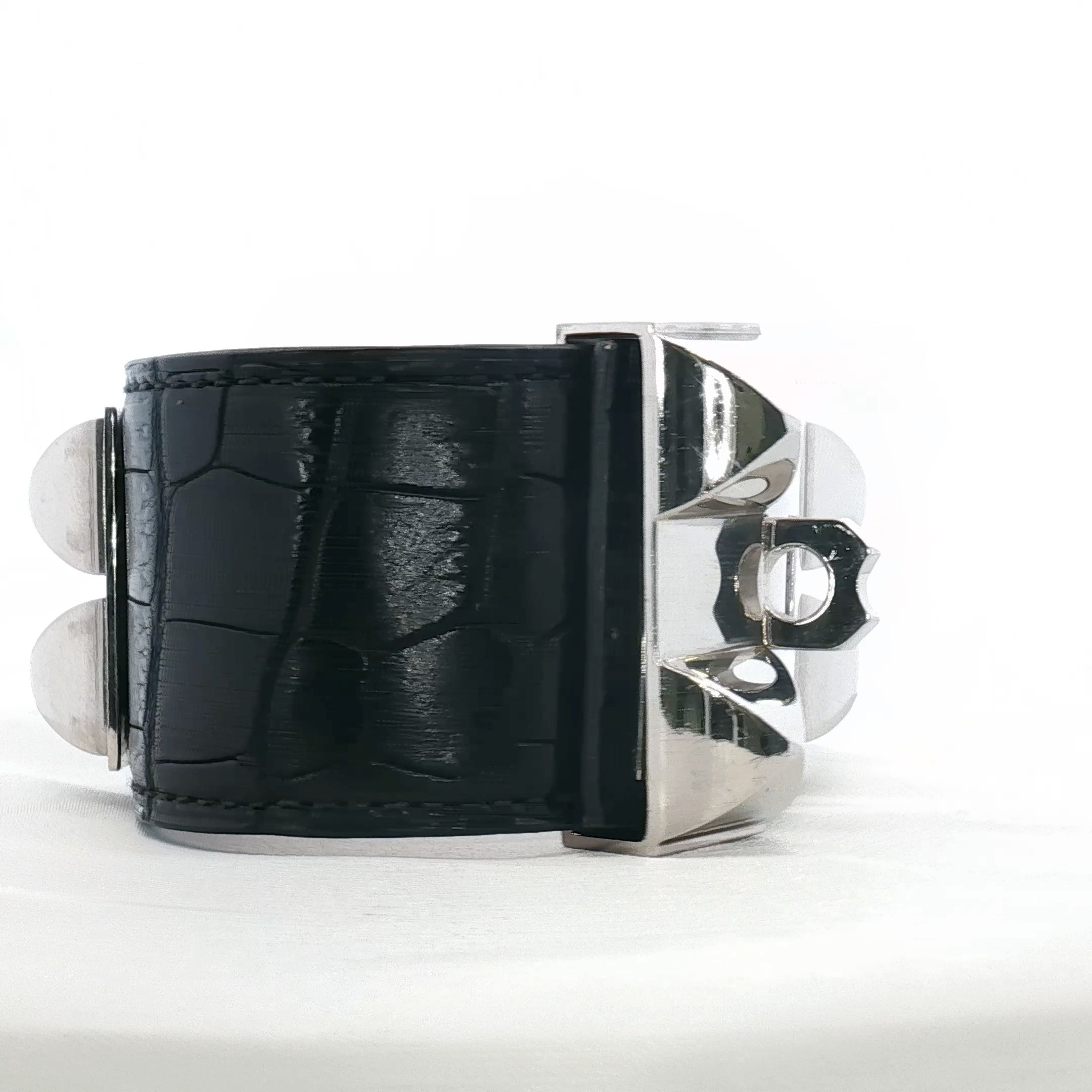 Hermès Collier de Chien black crocodile leather bracelet with gold hardware, showcasing luxury jewelry style.