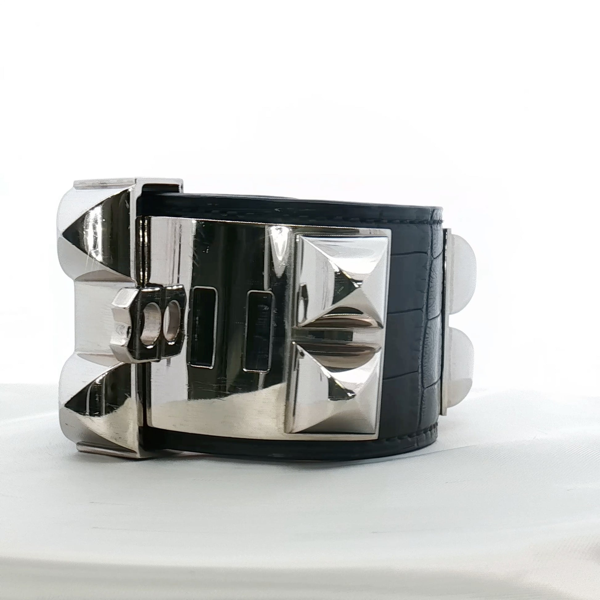 Hermès Collier de Chien black crocodile bracelet with gold hardware, showcasing a luxurious jewelry piece with textured leather and bold design.