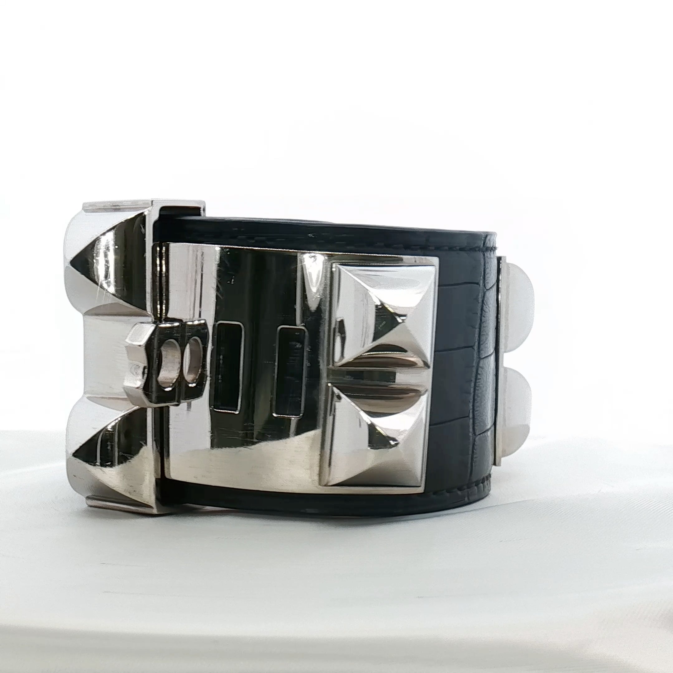 Hermès Collier de Chien black crocodile bracelet with gold hardware, showcasing a luxurious jewelry piece with textured leather and bold design.