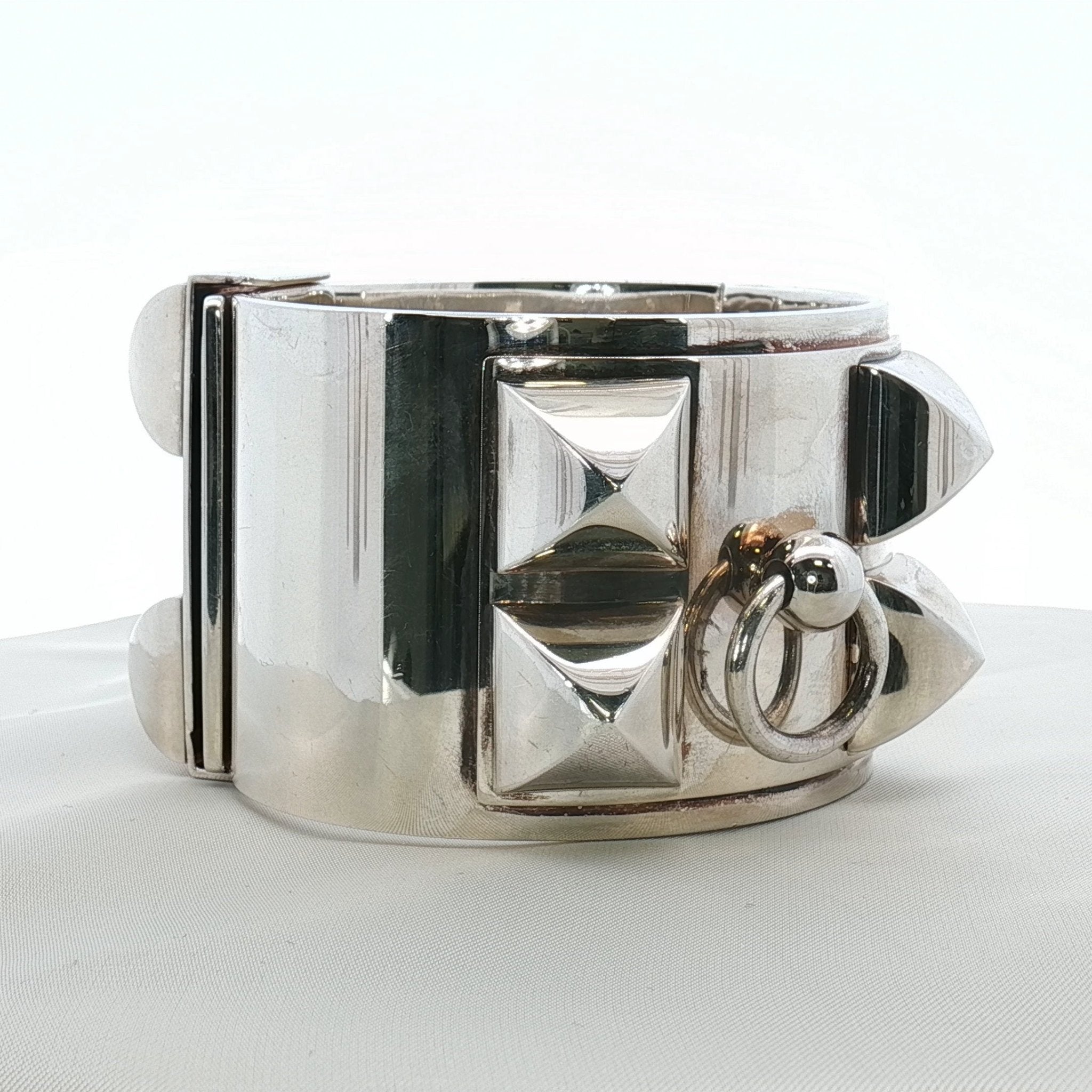 Hermès Collier de Chien STE Cuff Bracelet in jewelry, featuring a gold-tone design with bold, textured metal details.