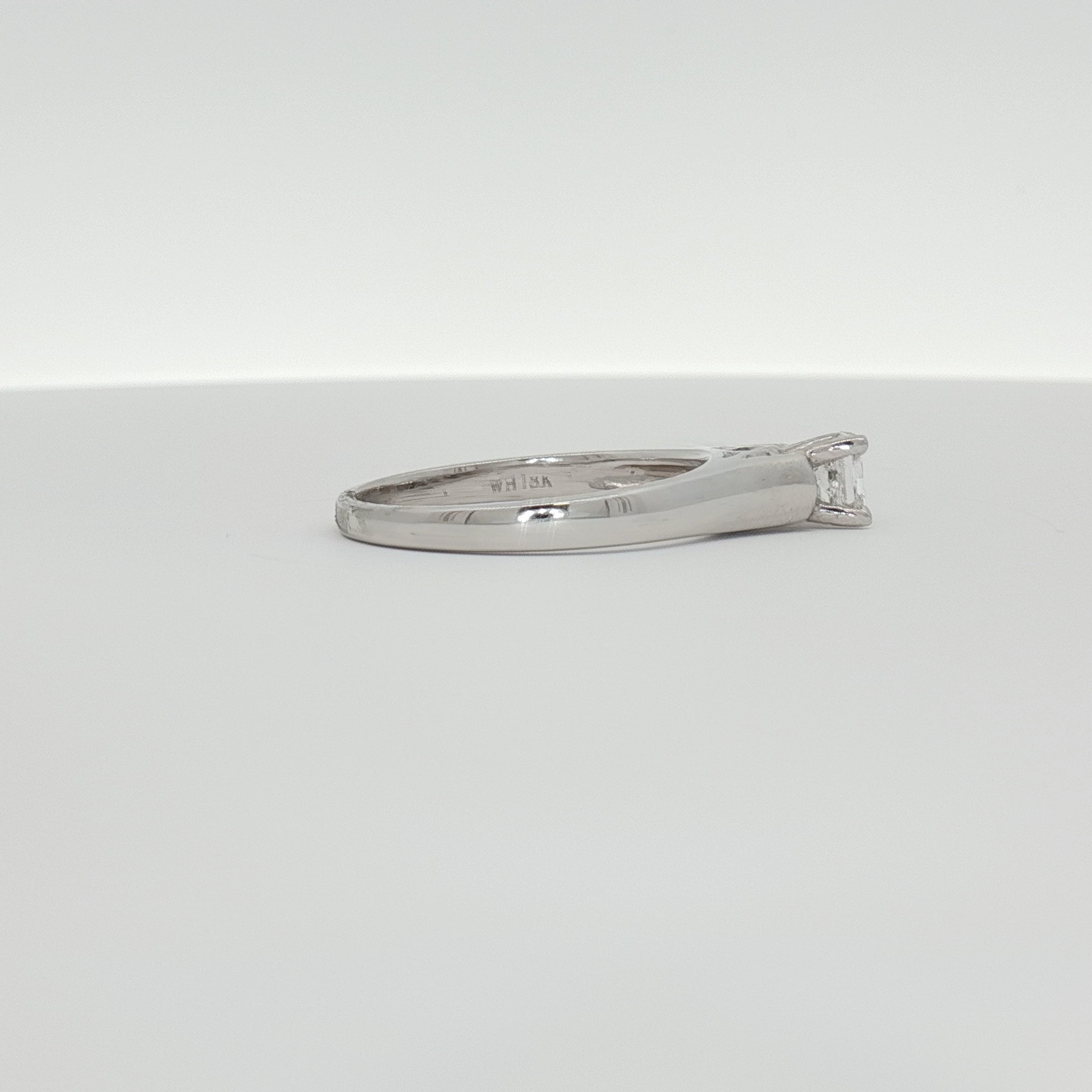 18K white gold diamond solitaire engagement ring featuring a sparkling central diamond and elegant band design.