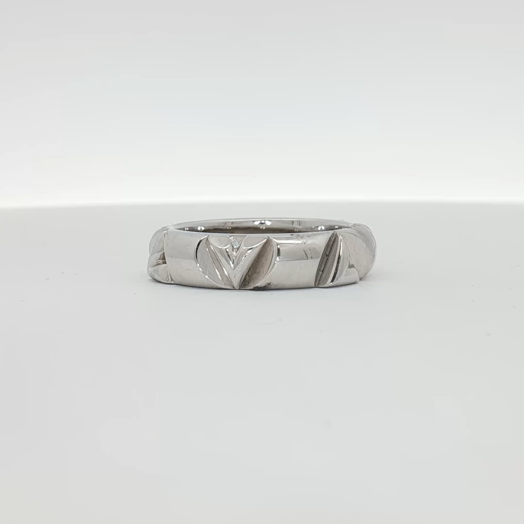 Louis Vuitton white gold Volt ring featuring sleek jewelry design with gold accents, shown on a white background.