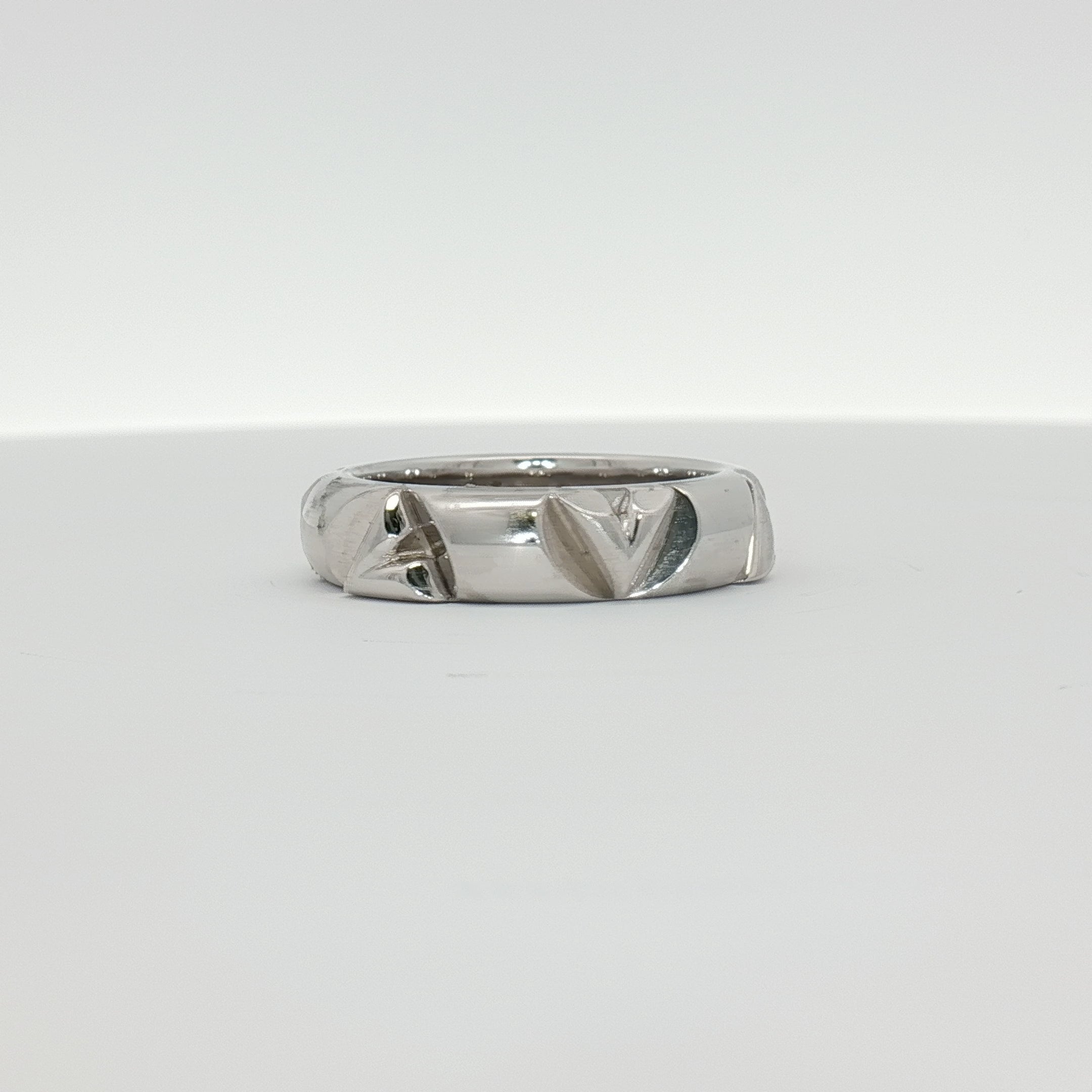 Louis Vuitton white gold Volt ring featuring a sleek, modern design with engraved logo, jewelry piece by Gold & Beyond