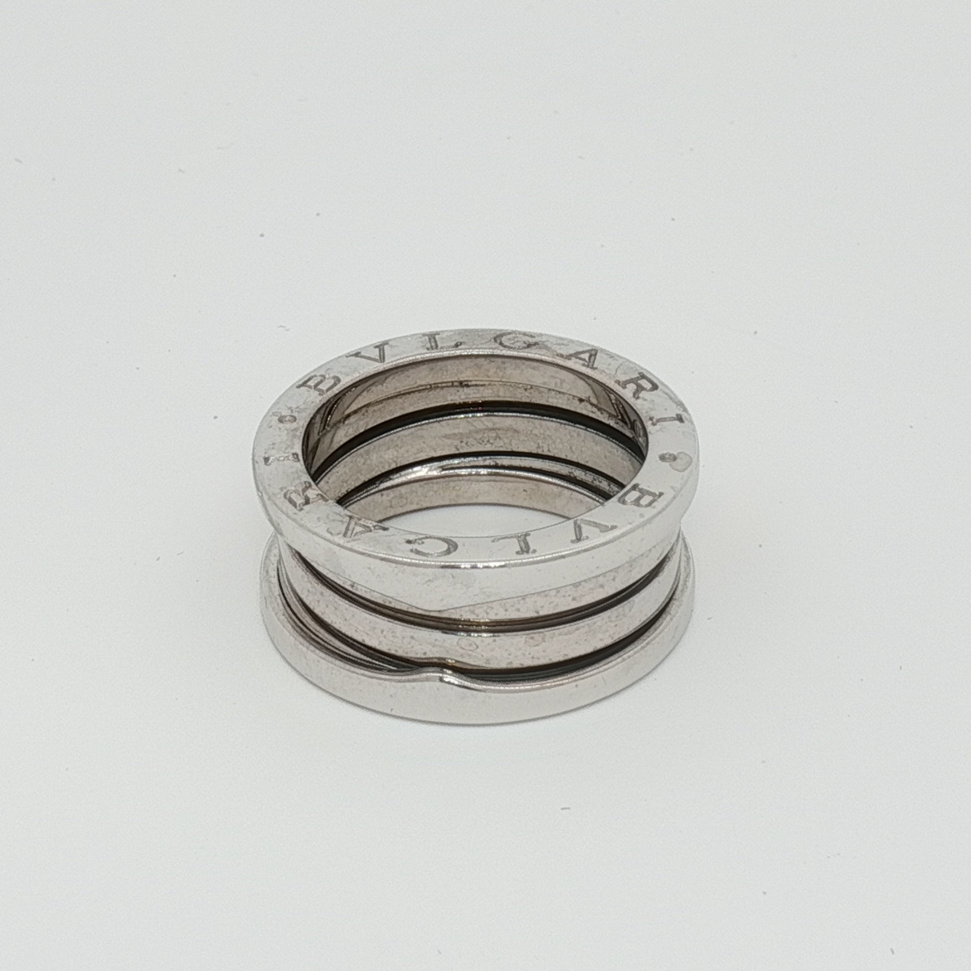 Gold & Beyond Bulgari B.Zero1 ring, elegant jewelry piece with a sleek design and polished gold finish.