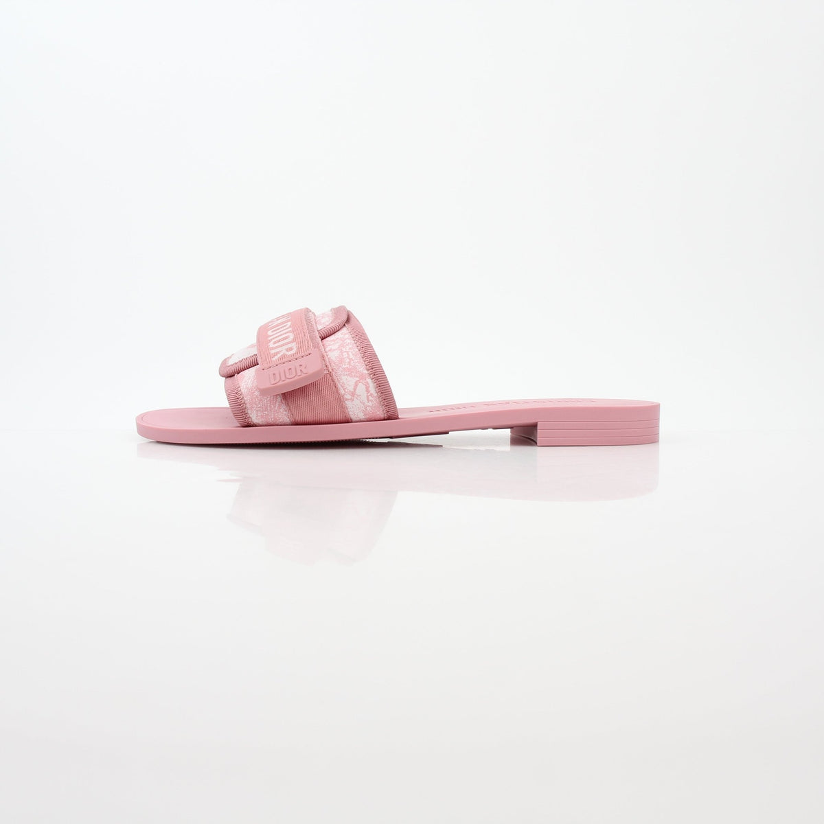 Pink Dioriviera Dio(r)evolution slides by Christian Dior, featuring stylish slip-on shoes with Dior branding and vibrant design details.