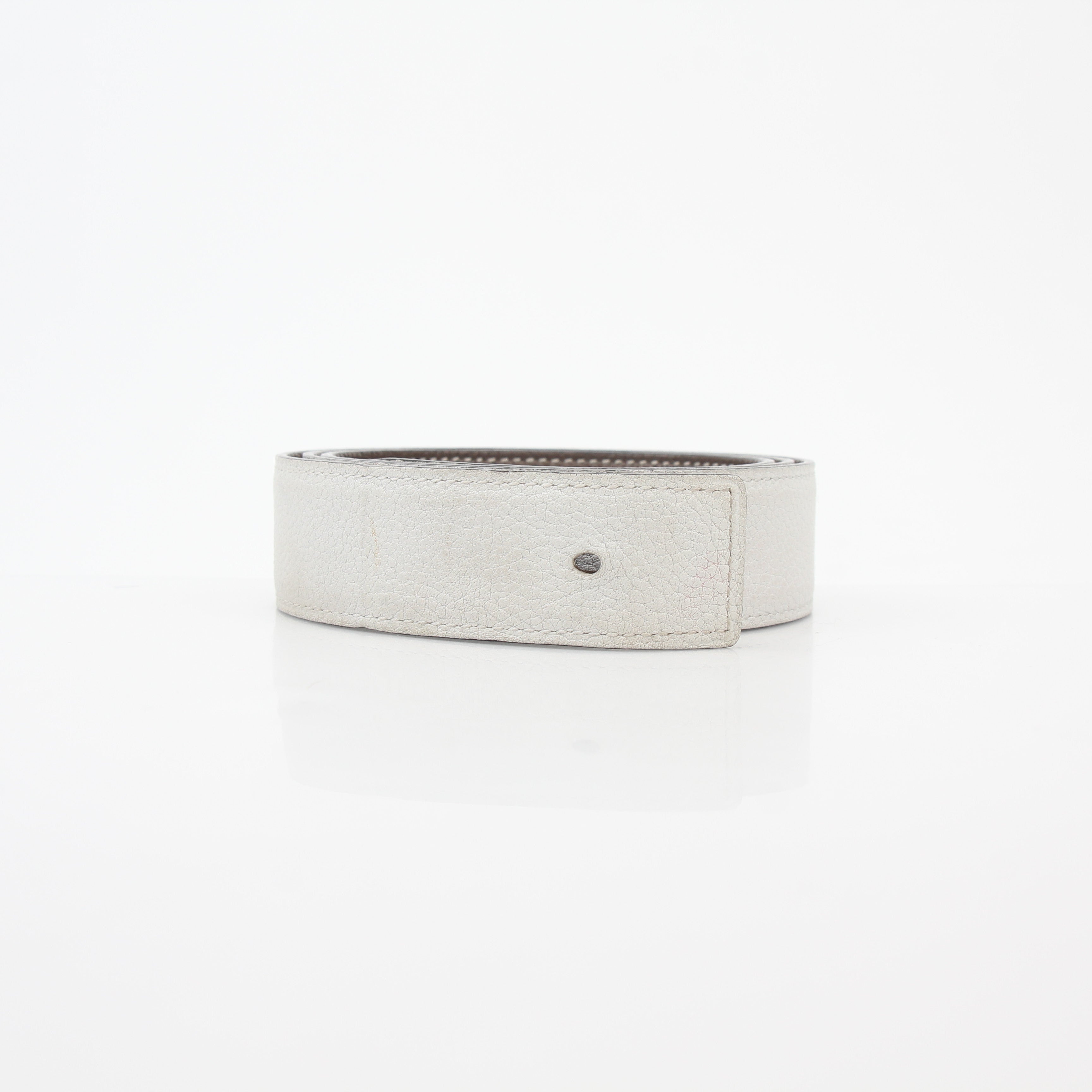 Hermès white and Etoupe reversible leather belt strap for accessories, showing the smooth leather surface and reversible design.