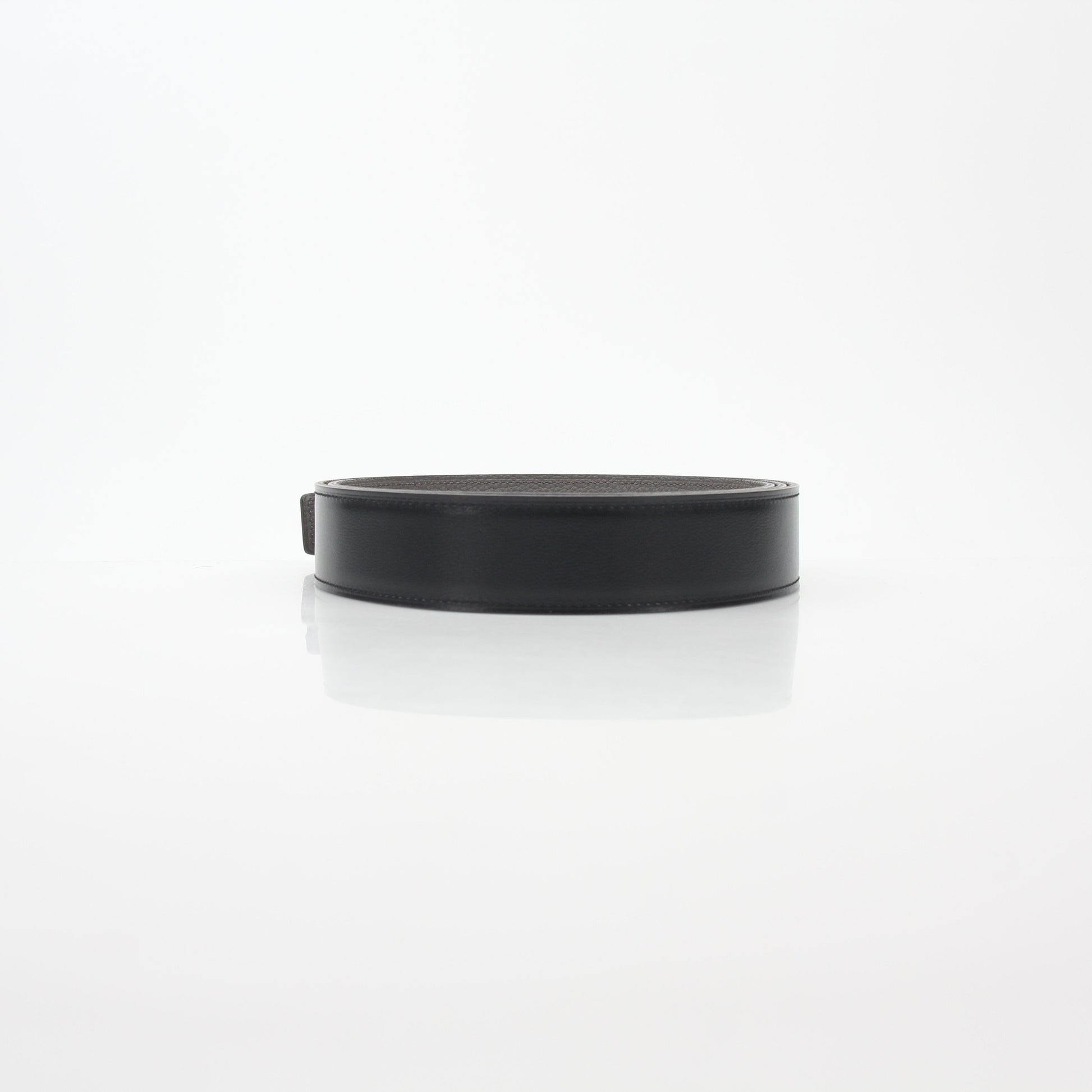 Hermès black and Etoupe reversible leather belt strap for accessories, showcasing smooth leather and reversible design.