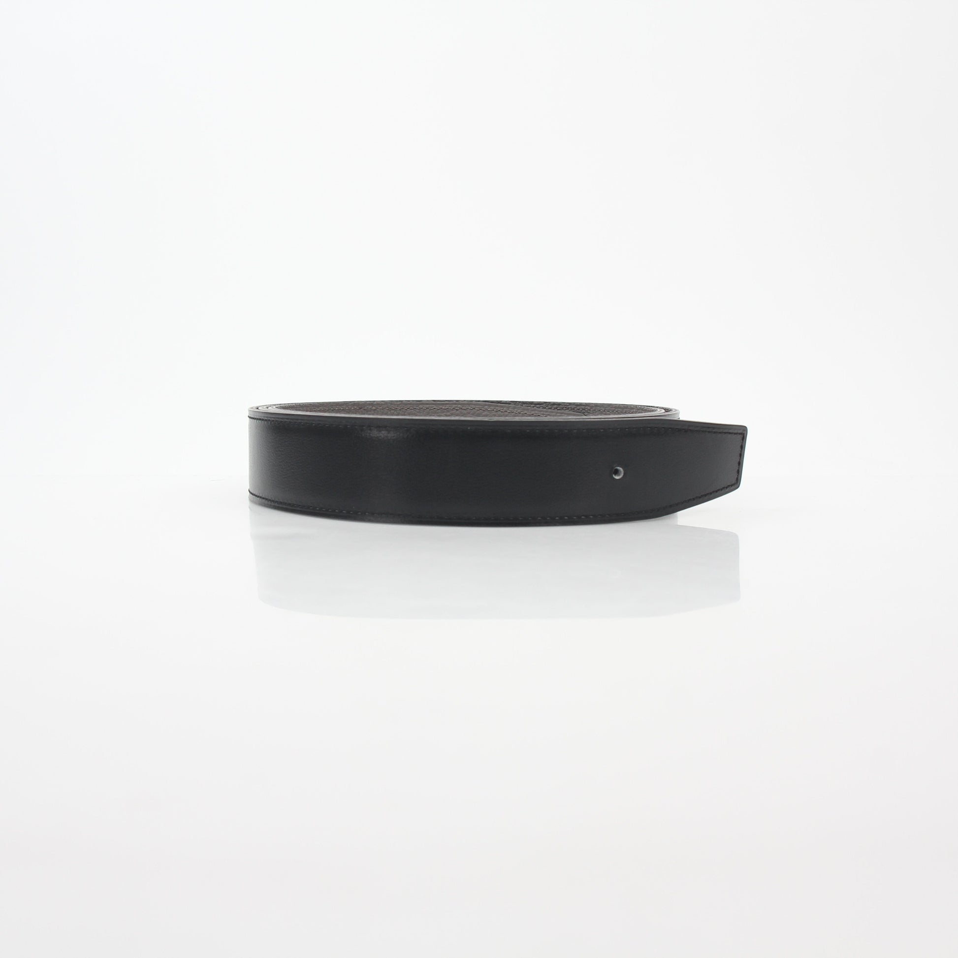 Hermès black and Etoupe reversible leather belt strap, accessories by Gold & Beyond, showing the high-quality leather and reversible design.