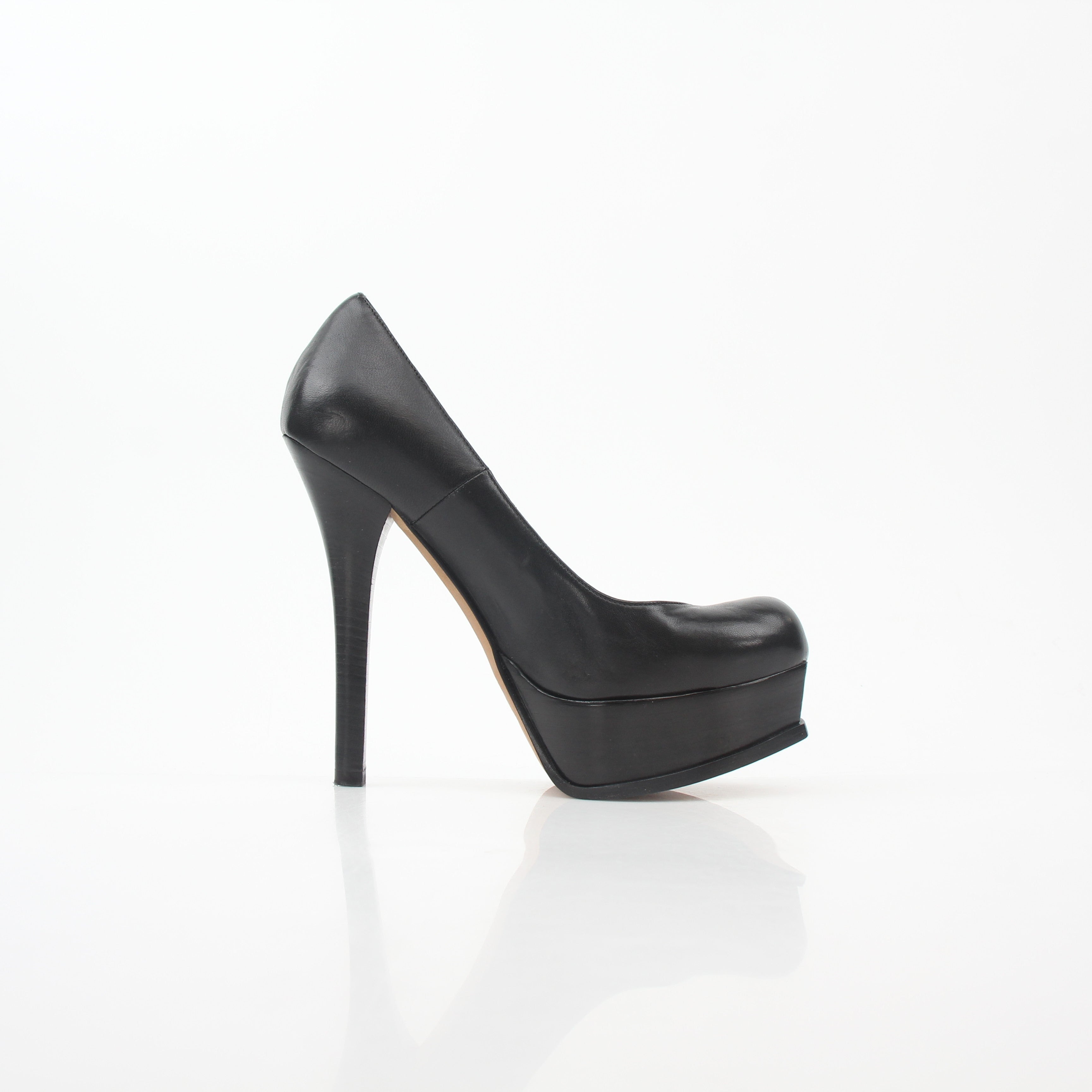 Black Fendi Fendista Nappa leather platform heels with chunky heels and ankle straps, displayed on a neutral background.