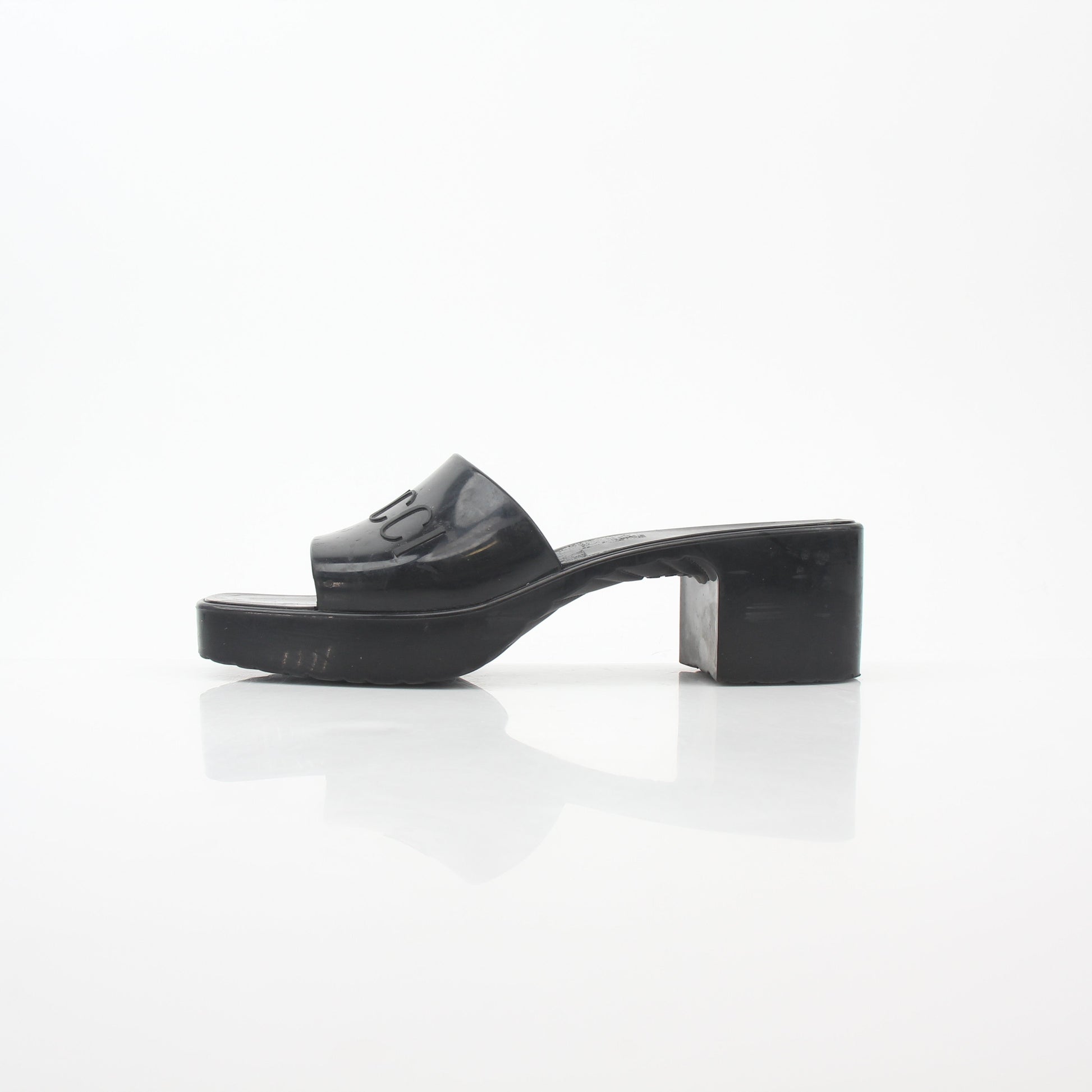 Gucci black rubber logo platform slide sandals with open toes and thick sole, casual slip-on shoes for summer wear
