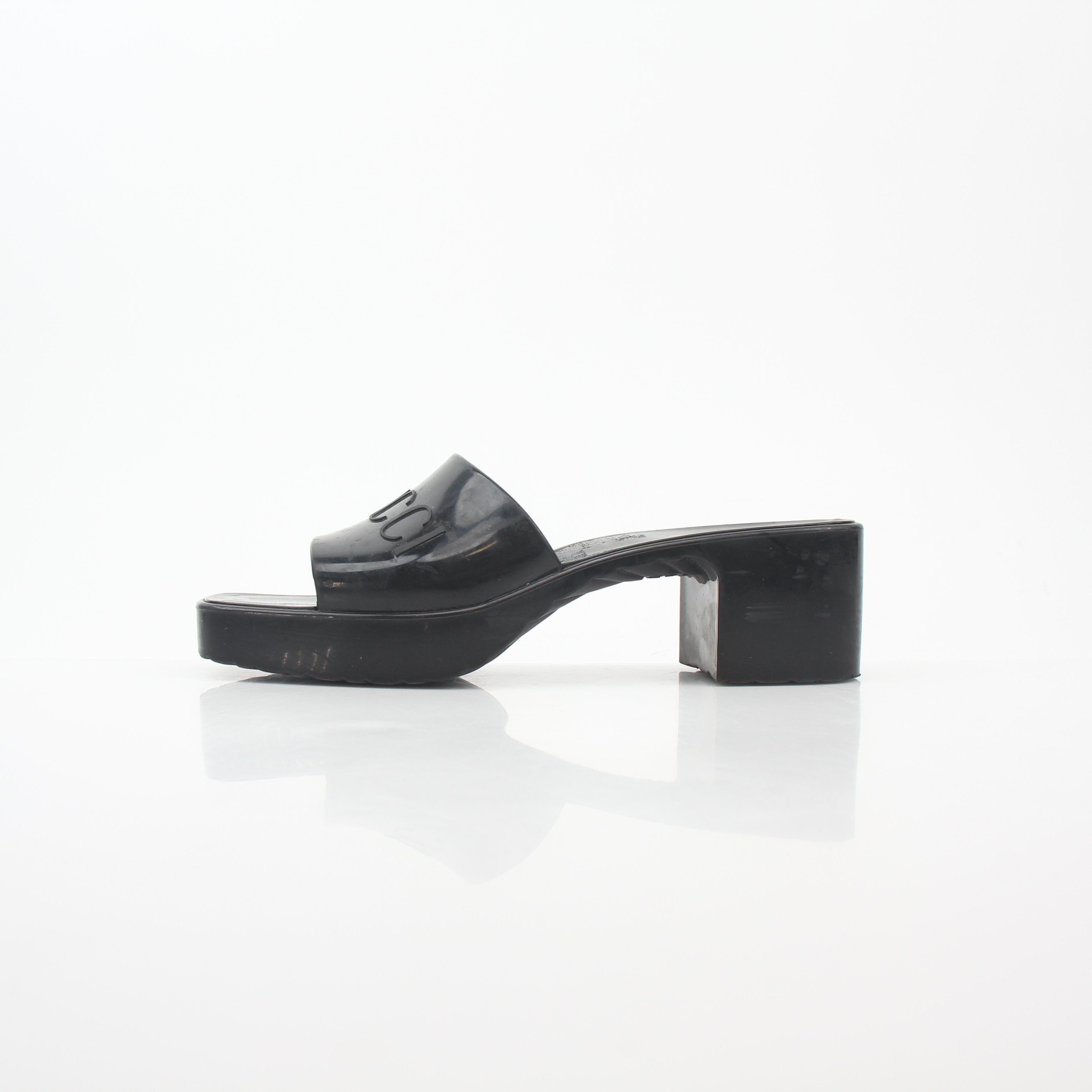 Gucci black rubber logo platform slide sandals with open toes and thick sole, casual slip-on shoes for summer wear