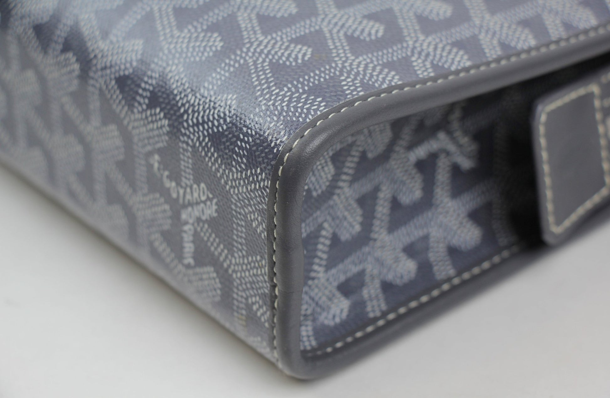 Gold & Beyond Goyard Jouvence PM toiletry pouch for travel, featuring sleek design and durable fabric, ideal for organizing essentials.