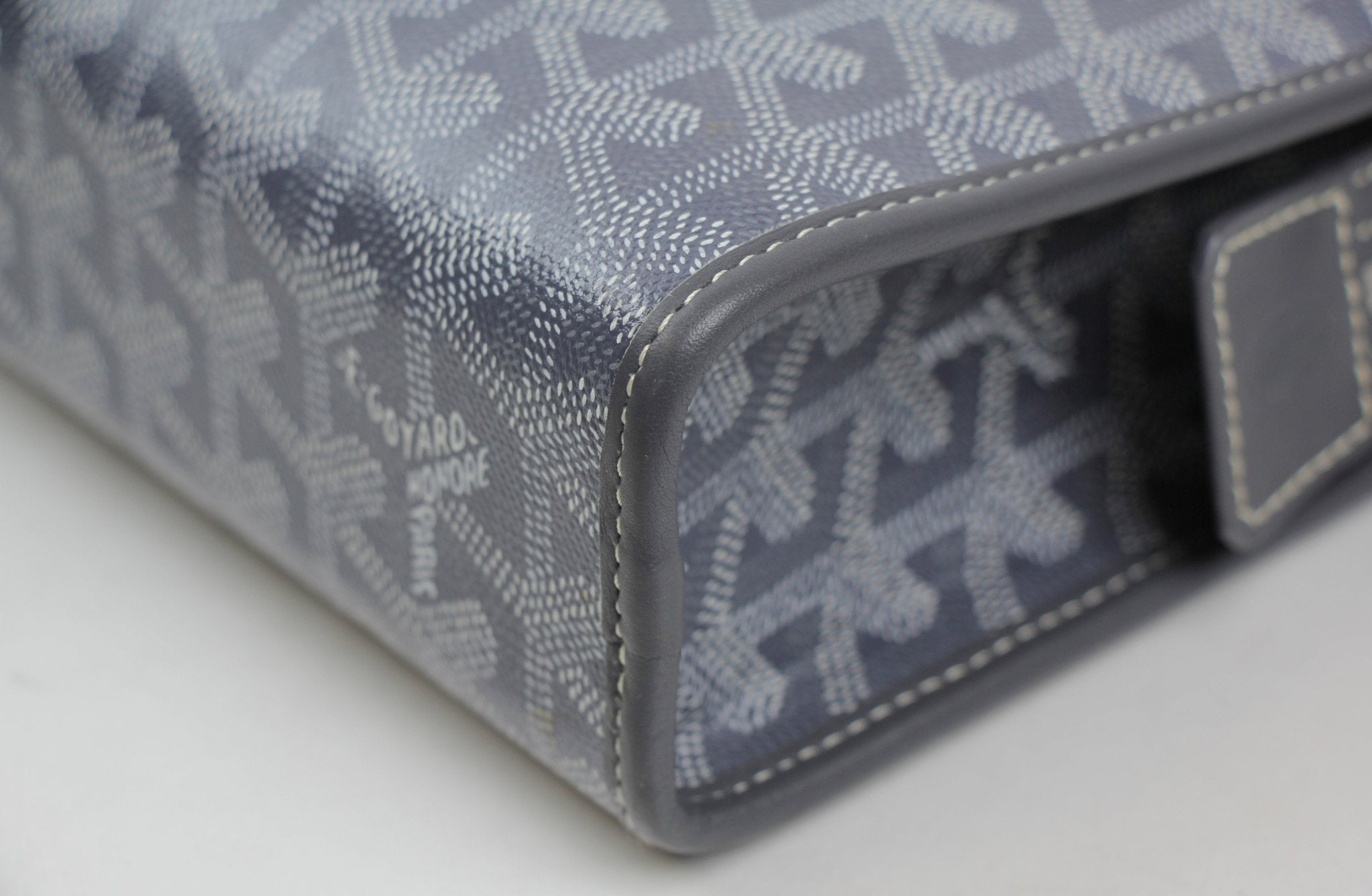 Gold & Beyond Goyard Jouvence PM toiletry pouch for travel, featuring sleek design and durable fabric, ideal for organizing essentials.