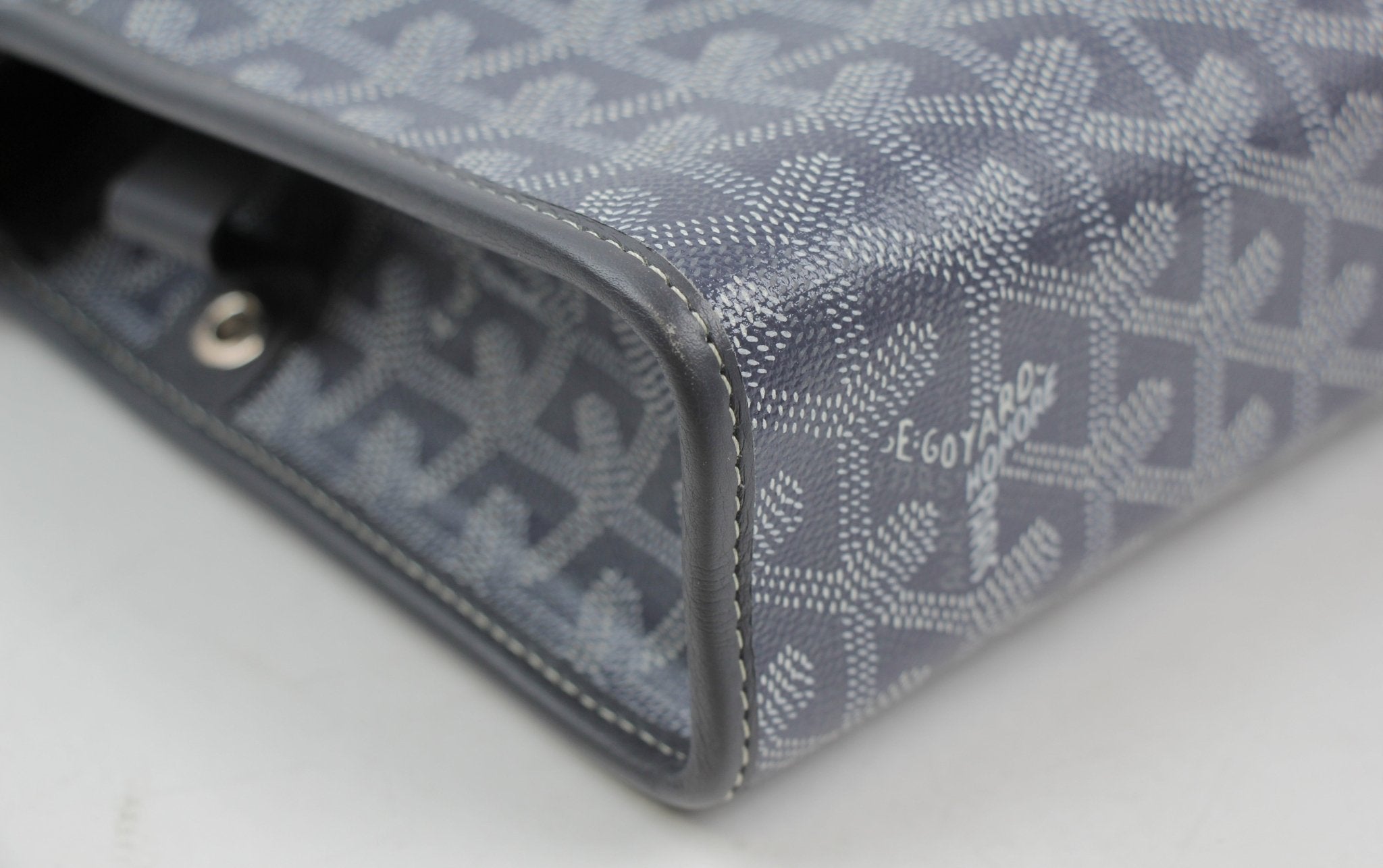 Gold & Beyond Goyard Jouvence PM toiletry pouch for travel bags, featuring classic Goyard pattern and compact design.