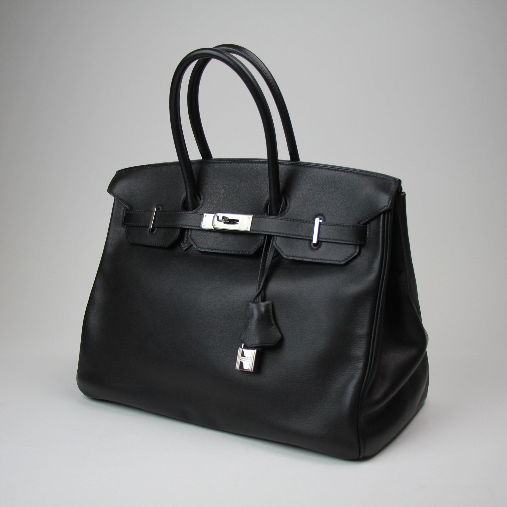 Hermès Birkin 35 handbag in elegant design, showcasing premium leather and gold hardware details.