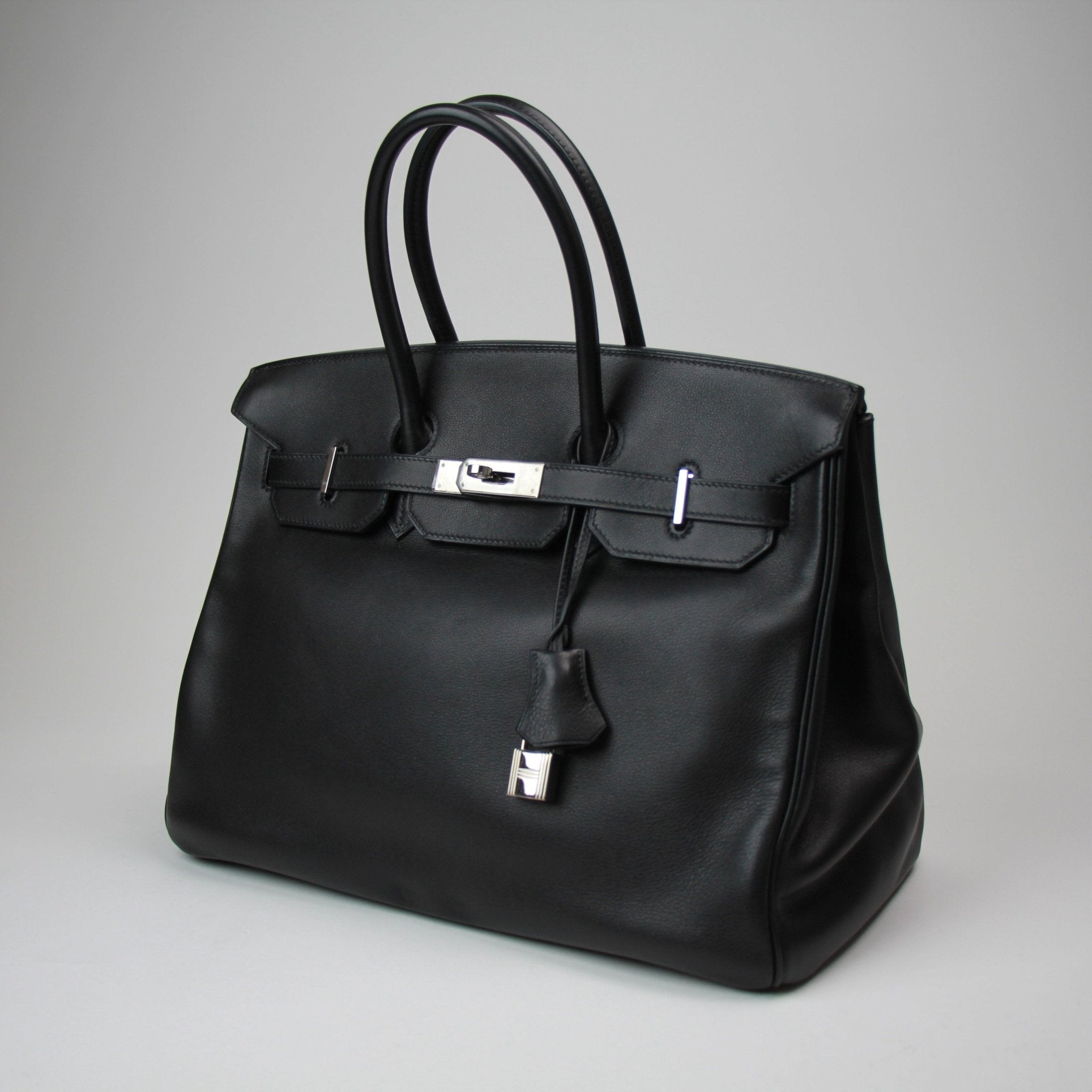 Hermès Birkin 35 handbag in elegant design, showcasing premium leather and gold hardware details.