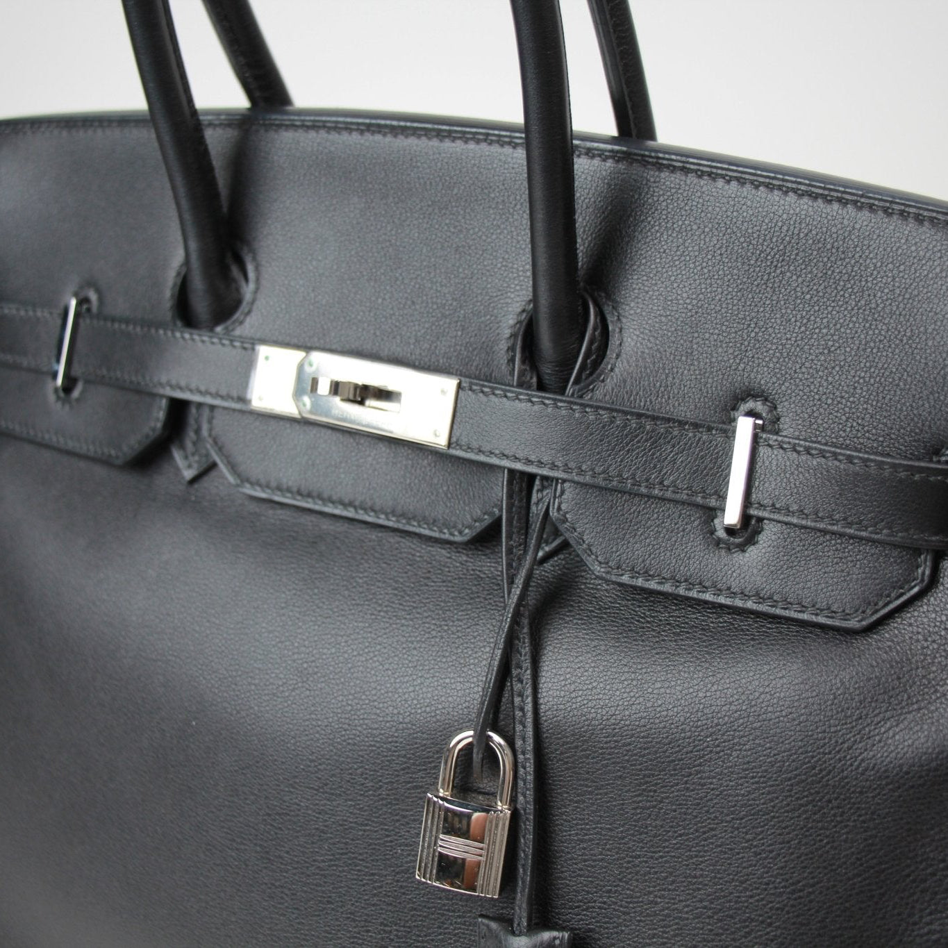 Hermès Birkin 35 handbag in luxurious leather, showcasing classic design and elegant craftsmanship by Gold & Beyond.