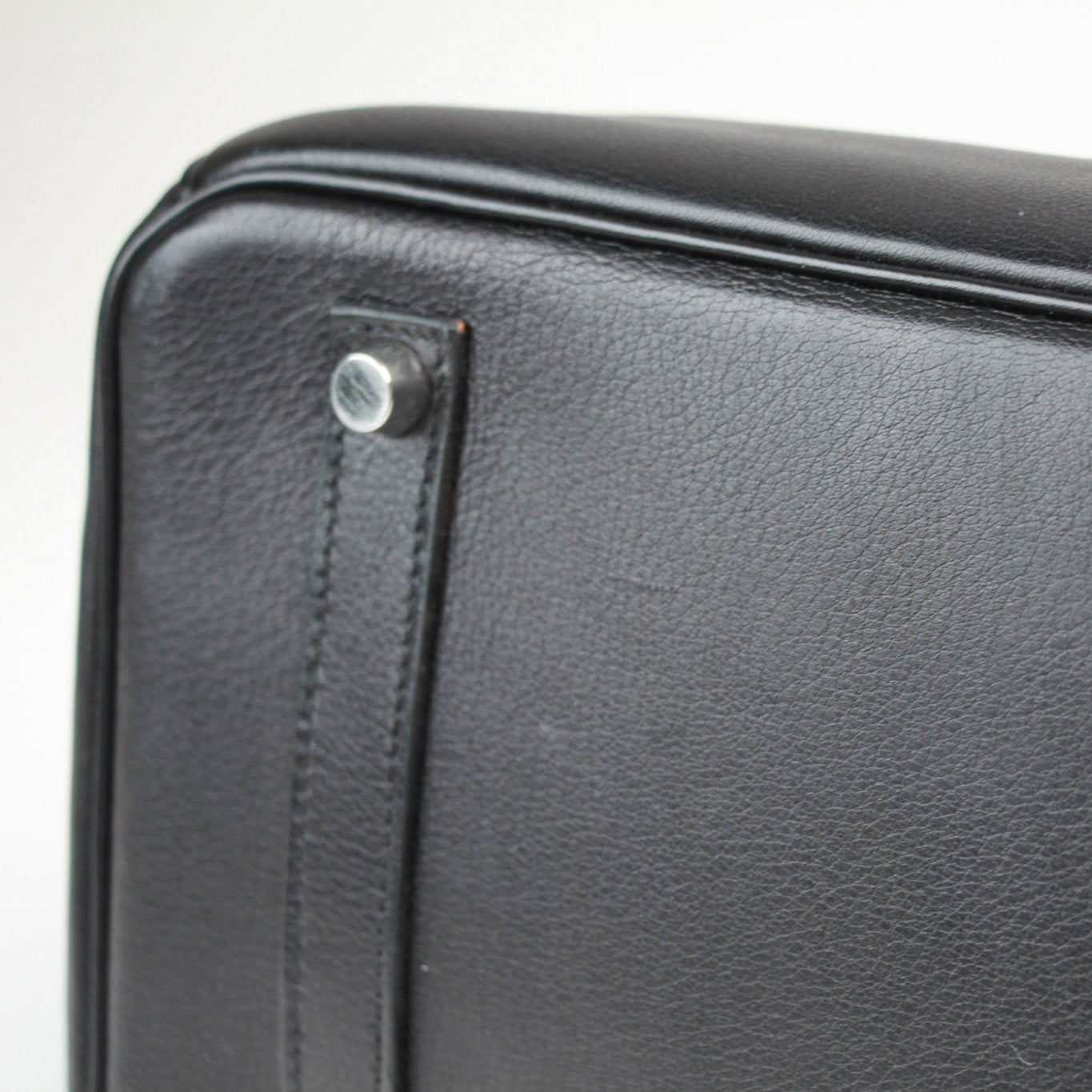Hermès Birkin 35 handbag in a luxurious design, featuring elegant leather and classic silhouette from Gold & Beyond.