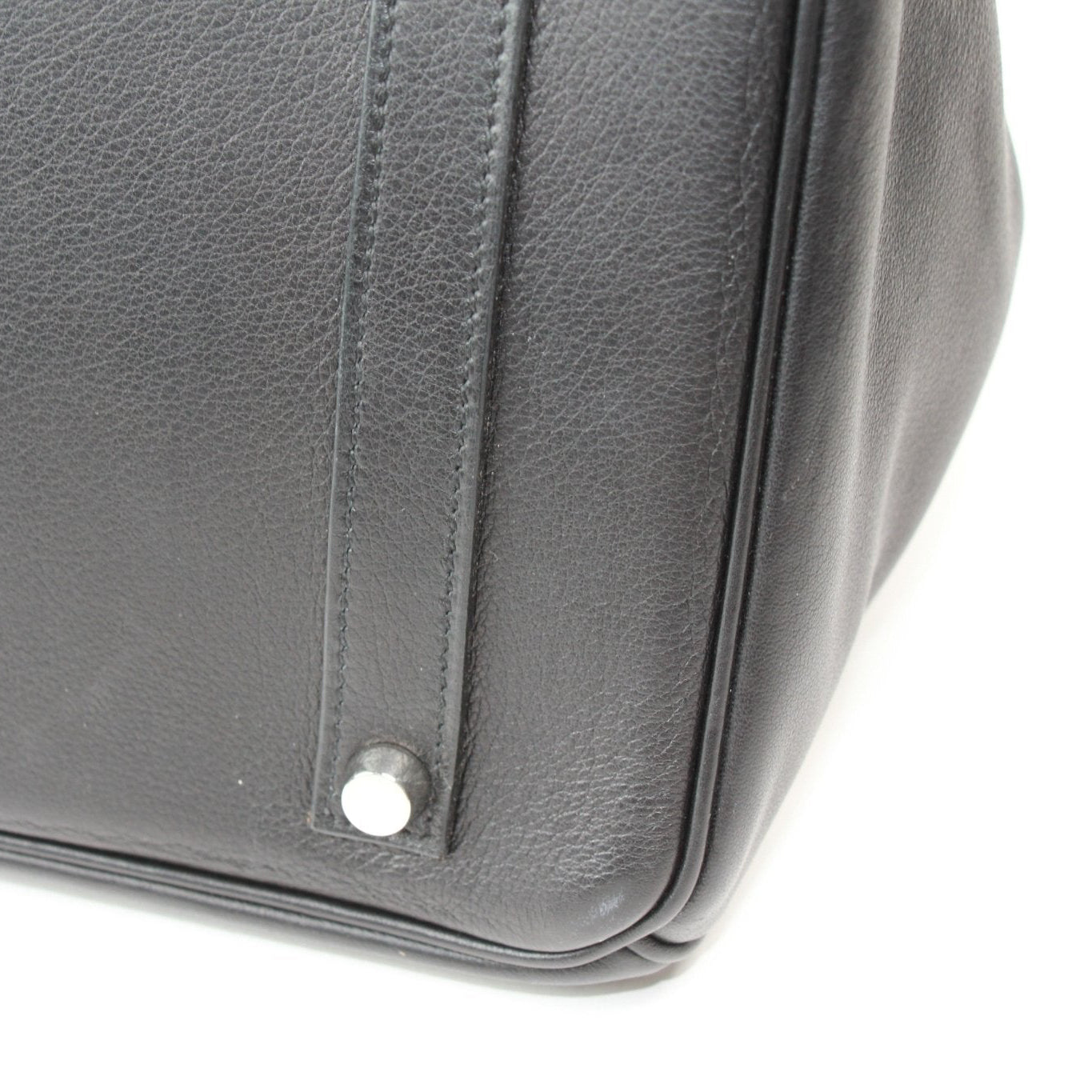 Gold &amp; Beyond Hermès Birkin 35 handbag in rich leather with gold hardware, showcasing its elegant design and spacious interior.