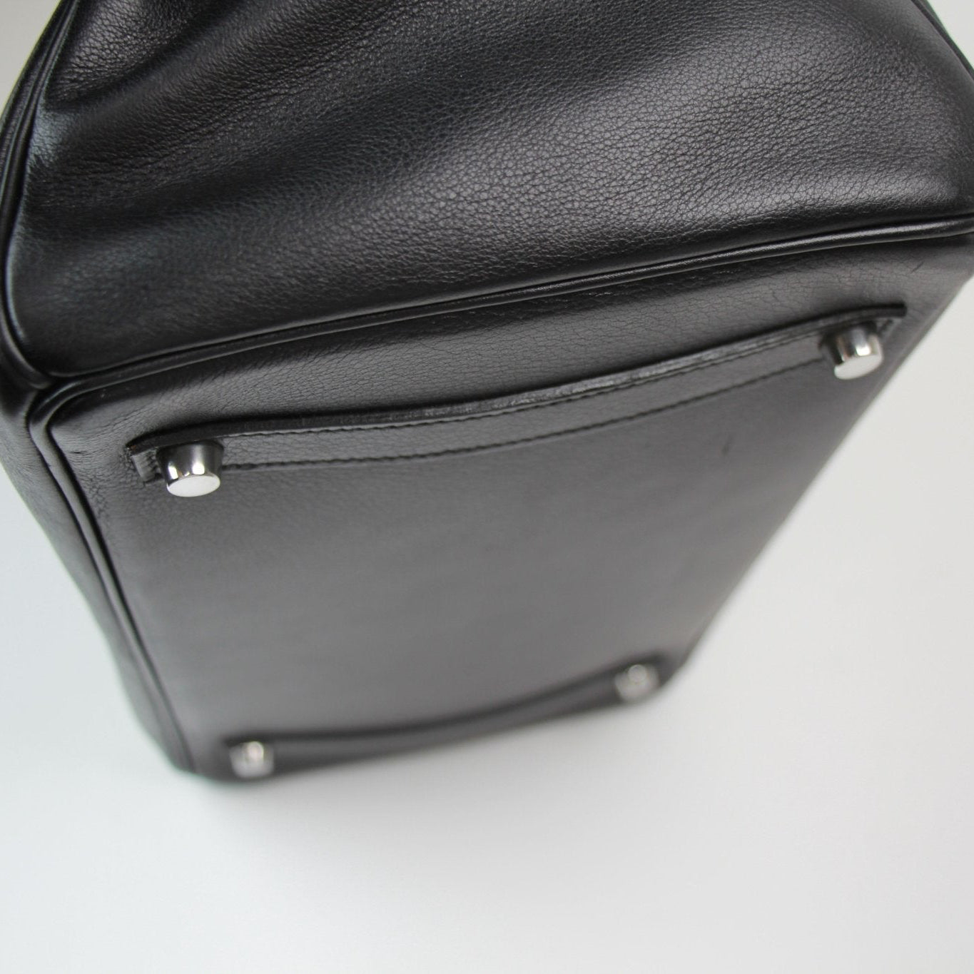 Hermès Birkin 35 handbag in a luxurious design, showcasing its signature craftsmanship and elegant silhouette.