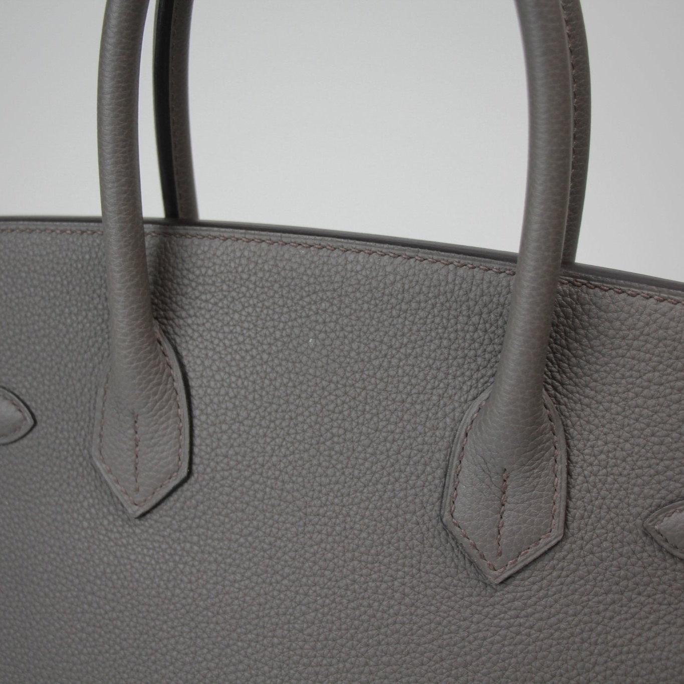 Hermès Birkin 30 handbag in tan leather with gold hardware, displayed on a neutral background.