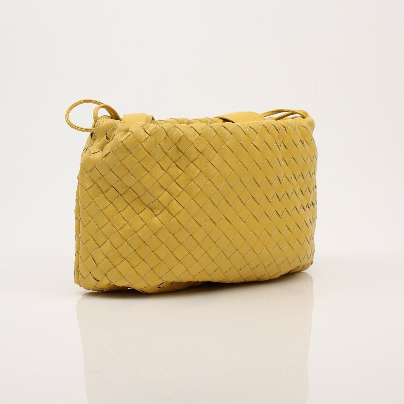 Gold & Beyond Bottega Veneta Small Bulb Shoulder Bag, stylish handbag with rounded shape and shoulder strap, in premium material.