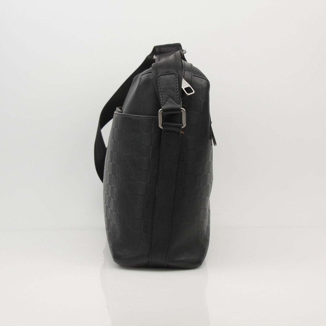 Gold & Beyond Louis Vuitton Messenger MM Calypso travel bag with leather accents and adjustable strap, showcased on a white background.