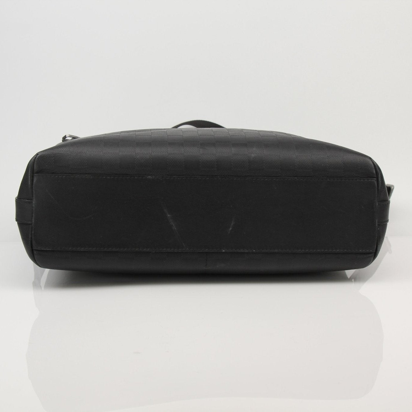 Louis Vuitton Messenger MM Calypso travel bag by Gold & Beyond, showcasing its stylish design and spacious interior.