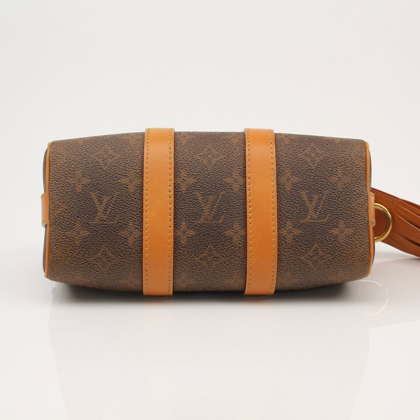 Louis Vuitton Keepall 25 Monogram Canvas handbag with leather trim, showcasing the classic monogram pattern and spacious design.