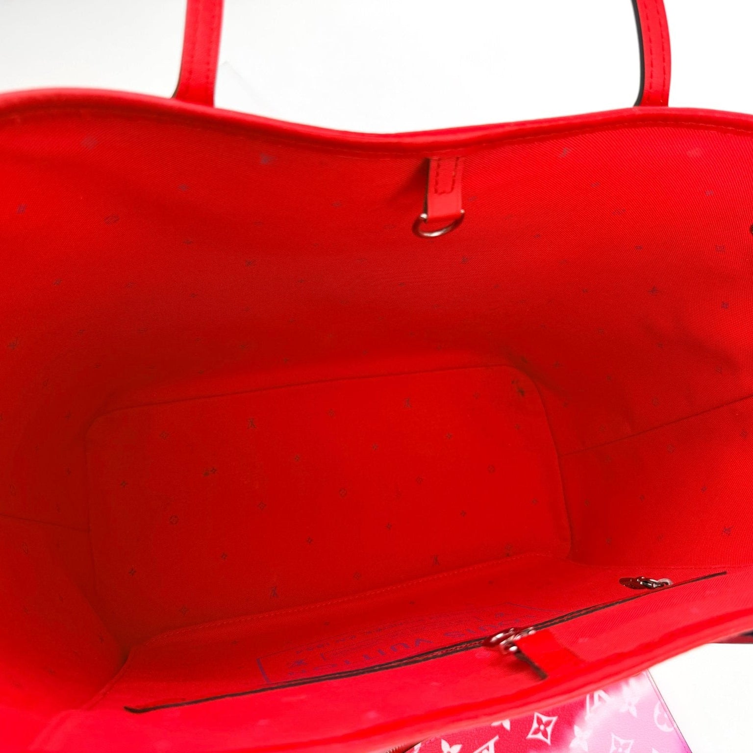 Louis Vuitton Neverfull Escale tote handbag with gold accents and vibrant patterned fabric, stylish and spacious for daily use.