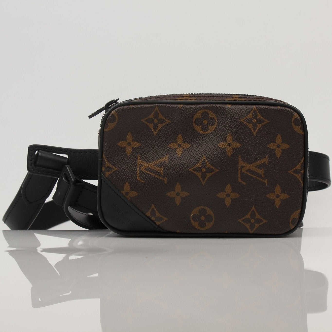 Gold & Beyond Louis Vuitton utility crossbody handbag with adjustable strap and stylish design, perfect for everyday use.