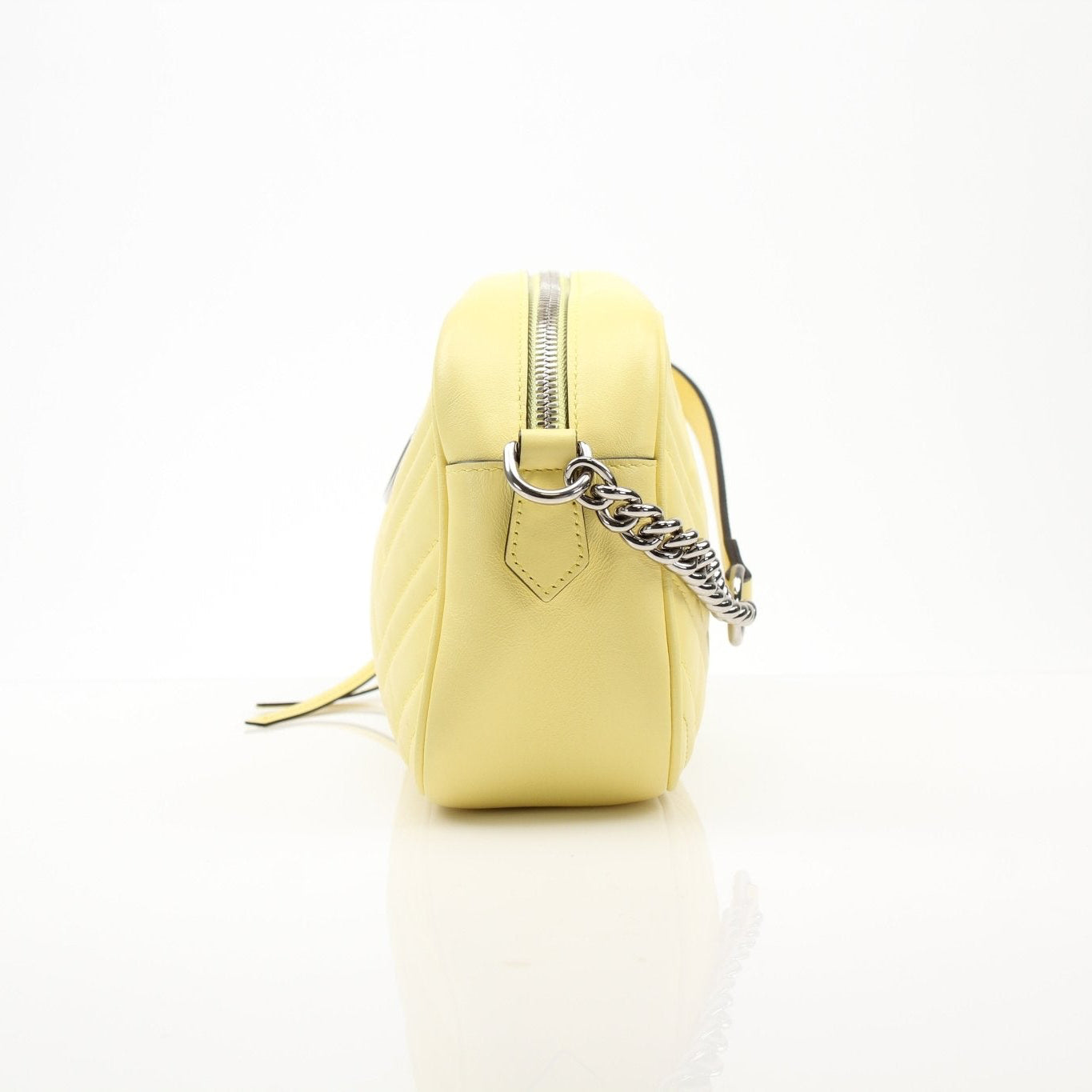 Gold & Beyond Gucci GG Marmont shoulder handbag with quilted leather and chain strap, showcasing the iconic GG logo.