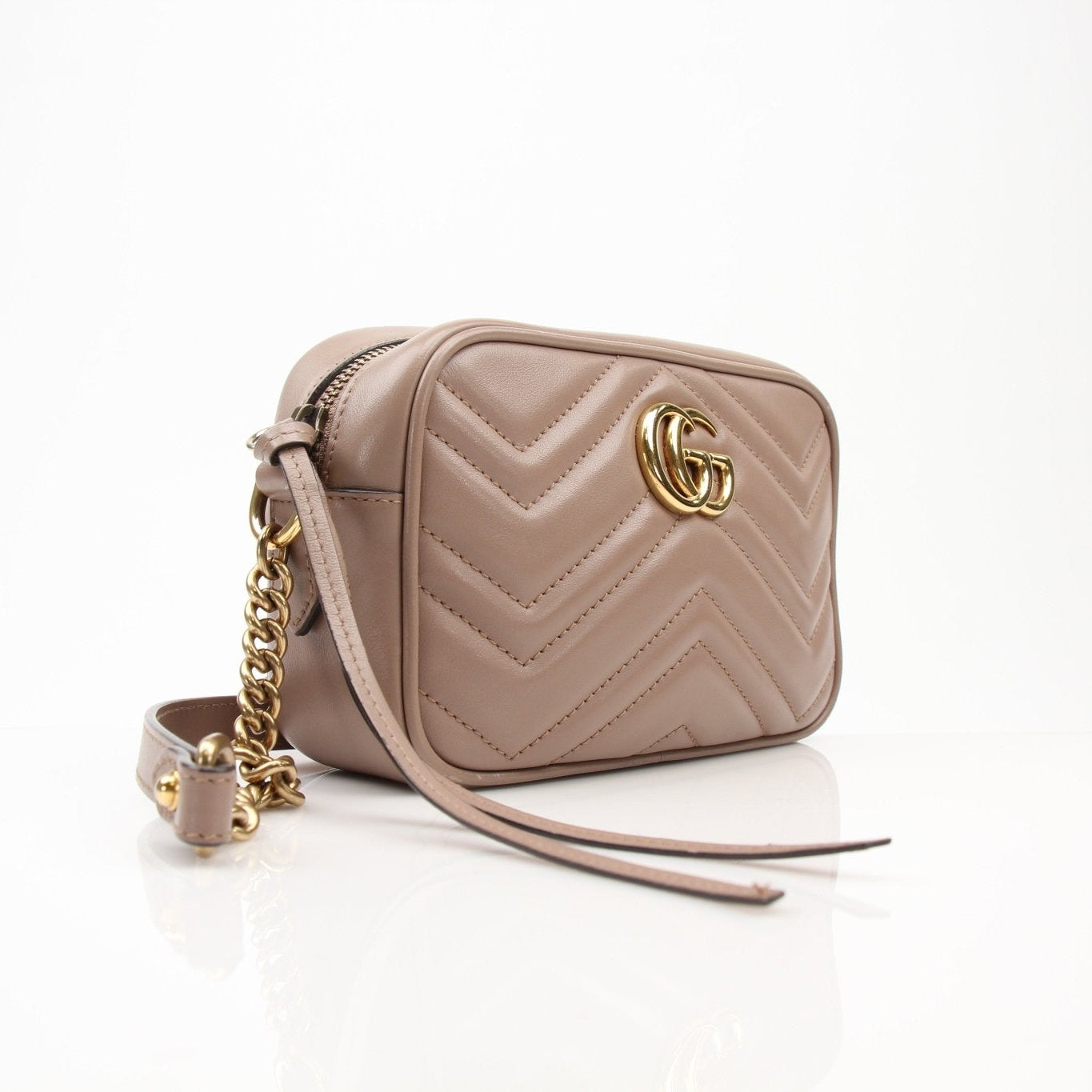 Gucci Mini GG Marmont mini camera handbag with chain strap and quilted leather, stylish accessory for everyday or evening.