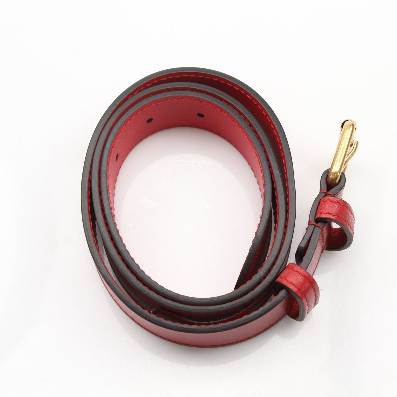 Gucci Marmont Matelassé GG belt bag in black leather with gold hardware, featuring quilted design and adjustable strap.