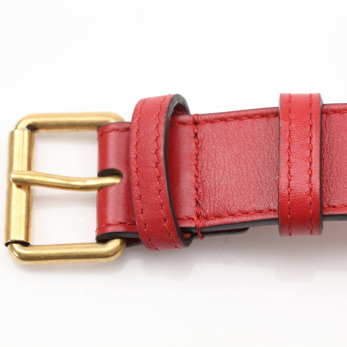 Gucci Marmont Matelassé GG belt bag in beige leather with gold hardware, featuring a chain strap and signature GG logo.
