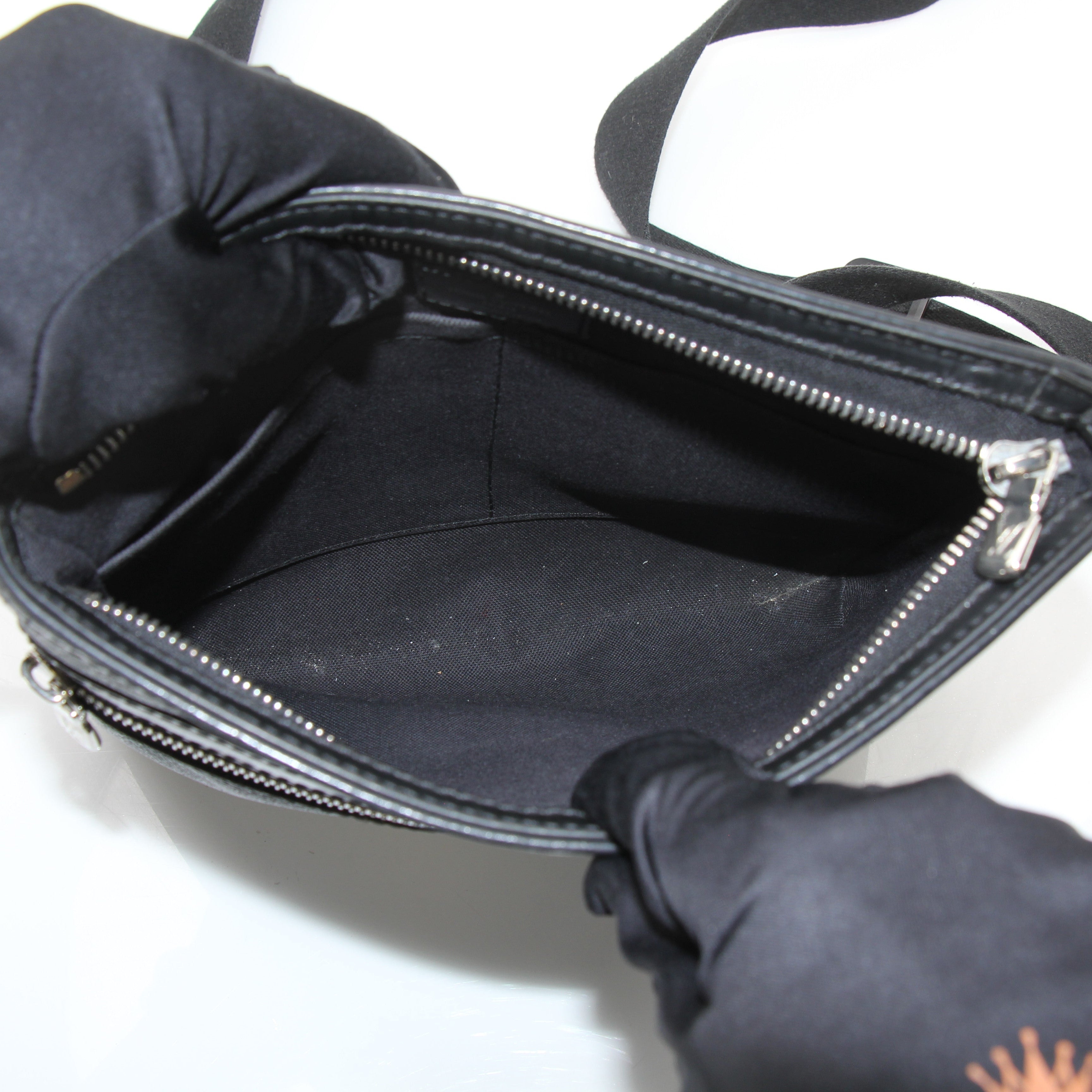 Gold & Beyond Louis Vuitton Thomas Messenger Bag, stylish handbag with classic design and adjustable strap, shown on a clean background.