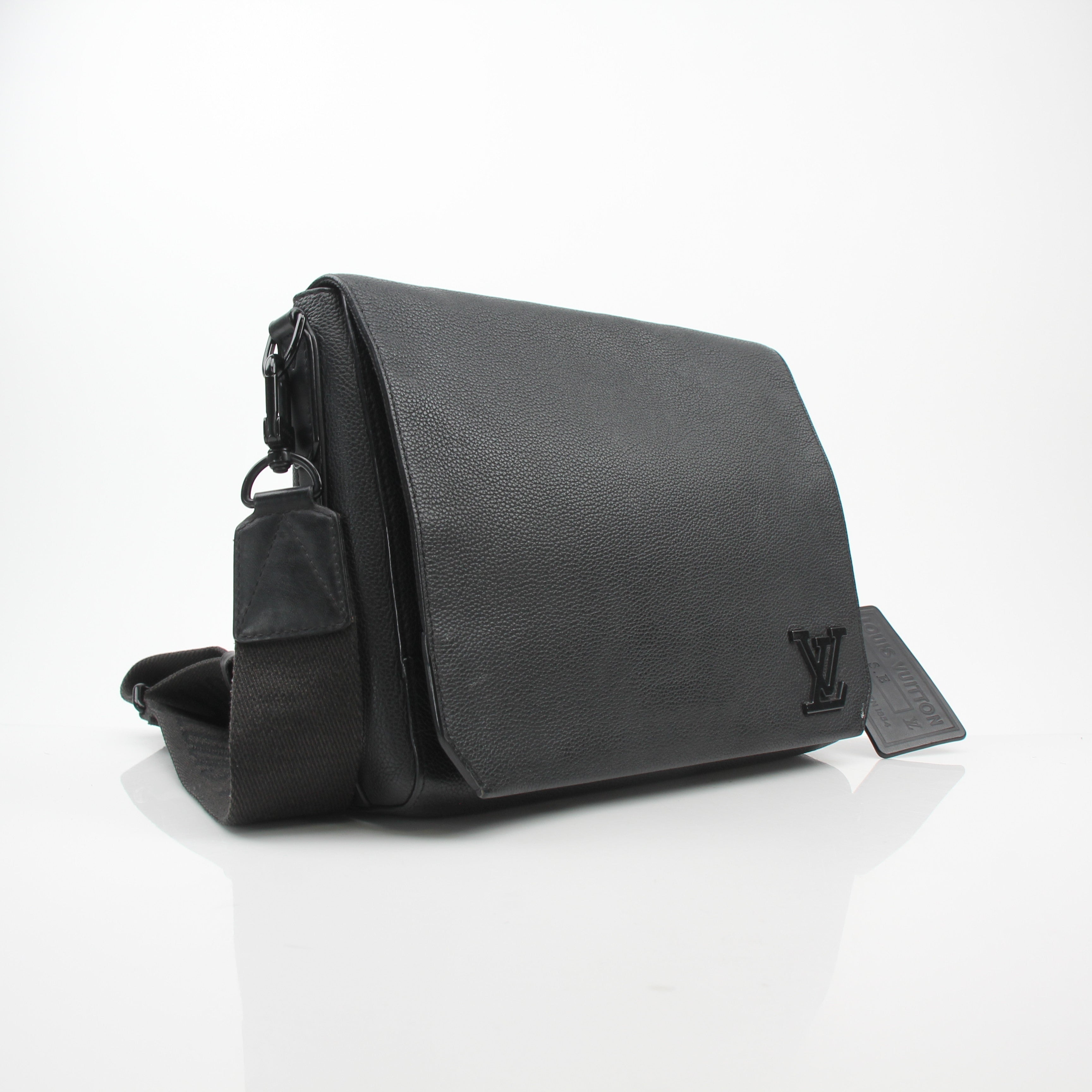 Louis Vuitton Takeoff LV Aerogram Messenger Bag