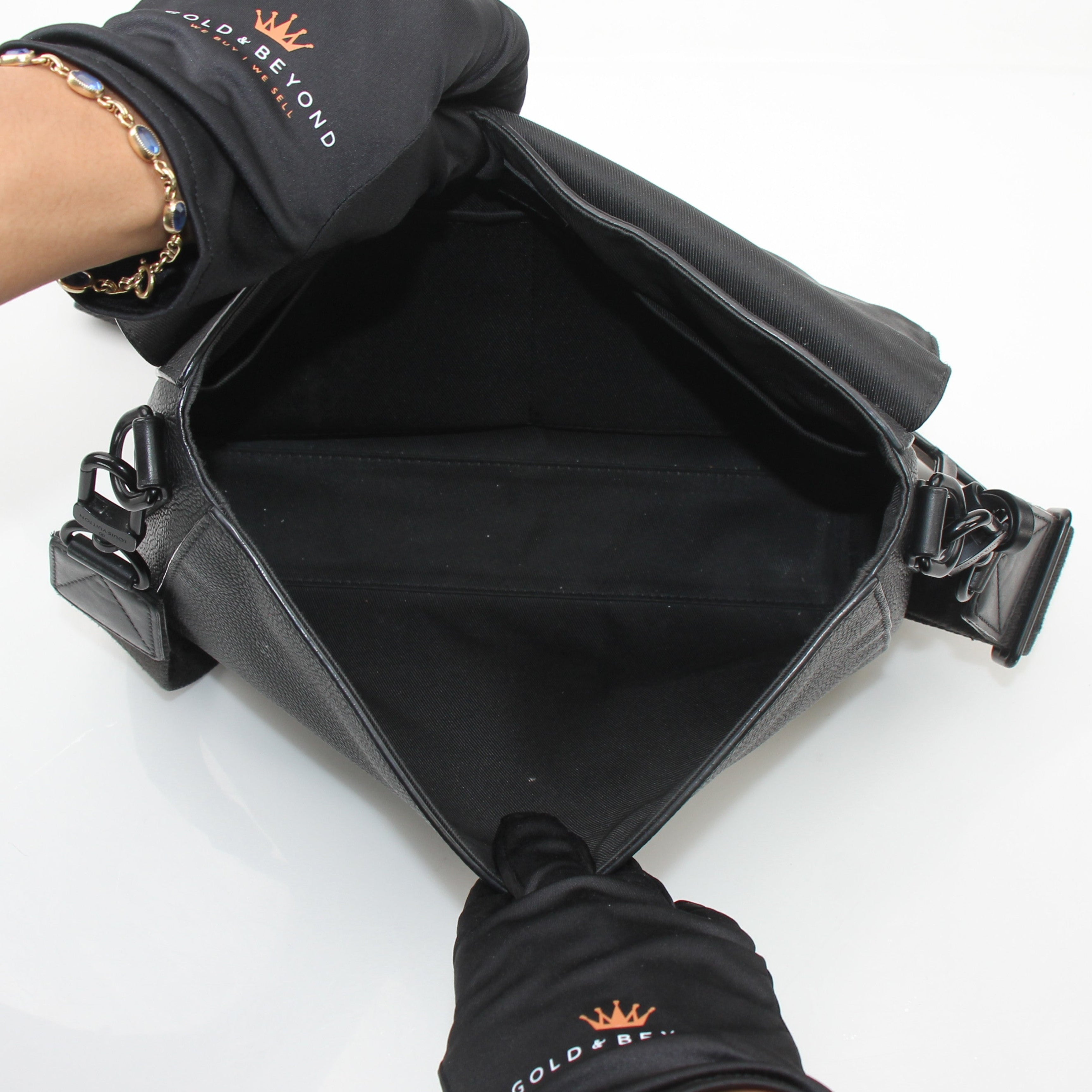 Louis Vuitton Takeoff LV Aerogram Messenger Bag