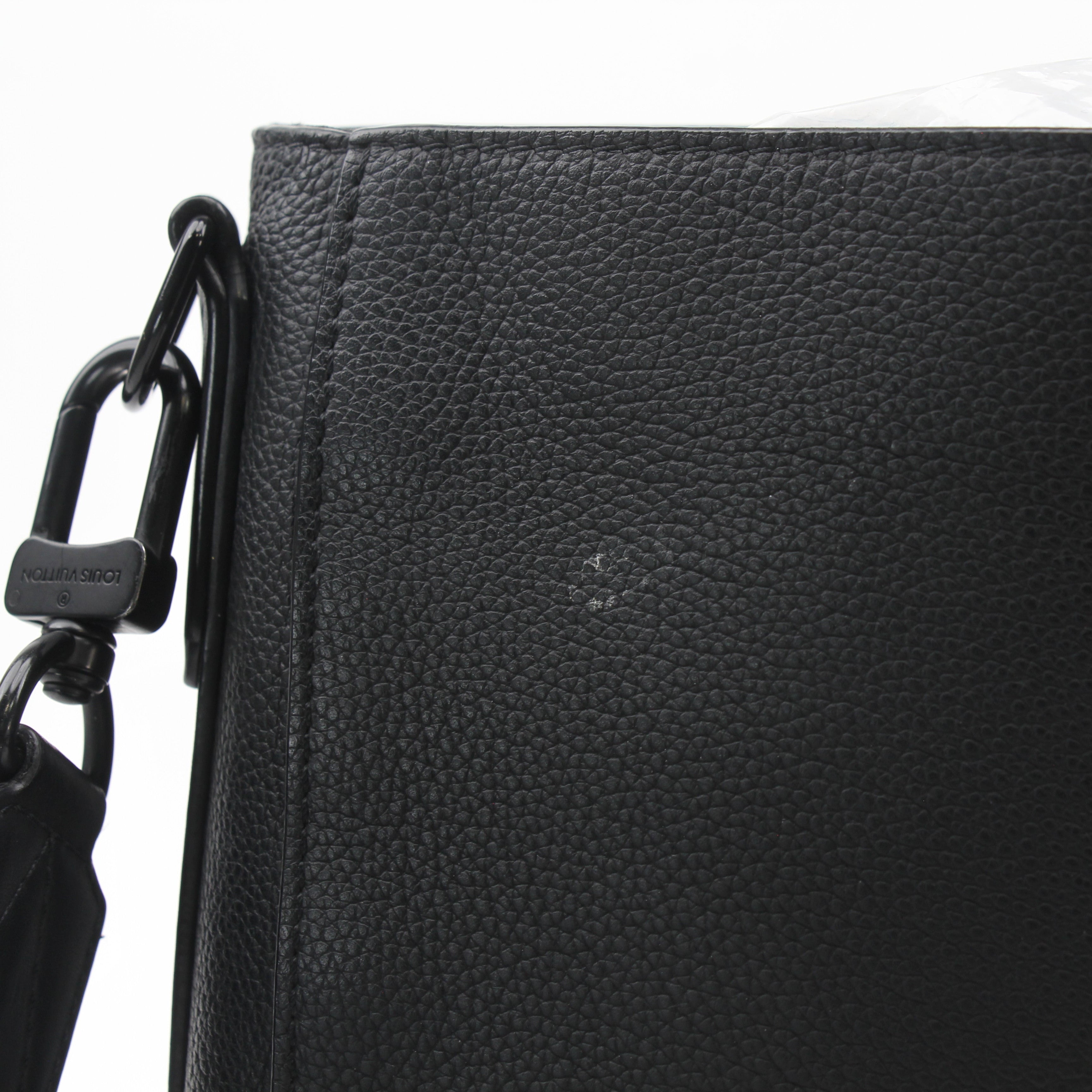 Louis Vuitton Takeoff LV Aerogram Messenger Bag