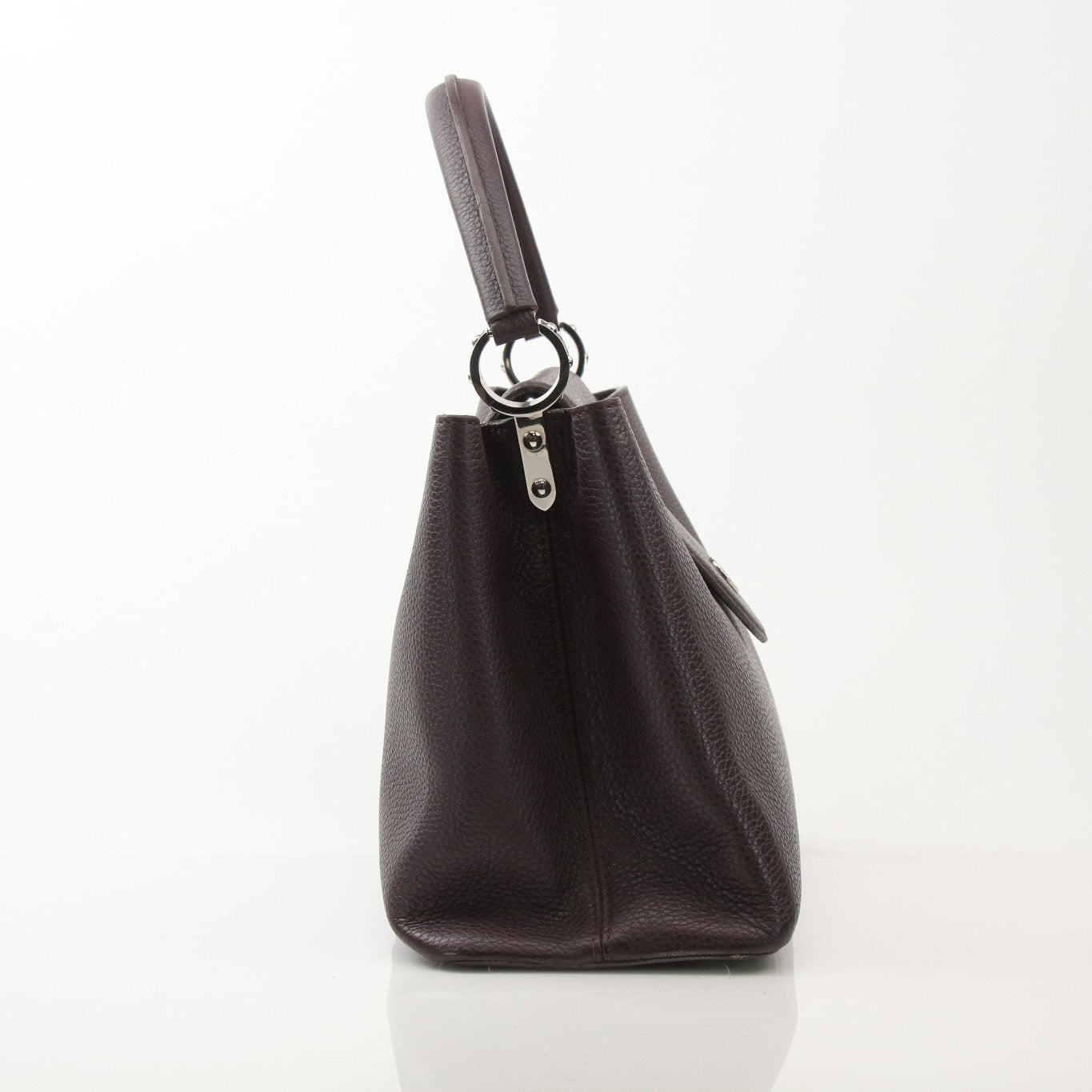 Louis Vuitton Capucines MM Top Handle handbag in luxurious leather with gold-tone hardware, featuring a structured design and elegant finish.