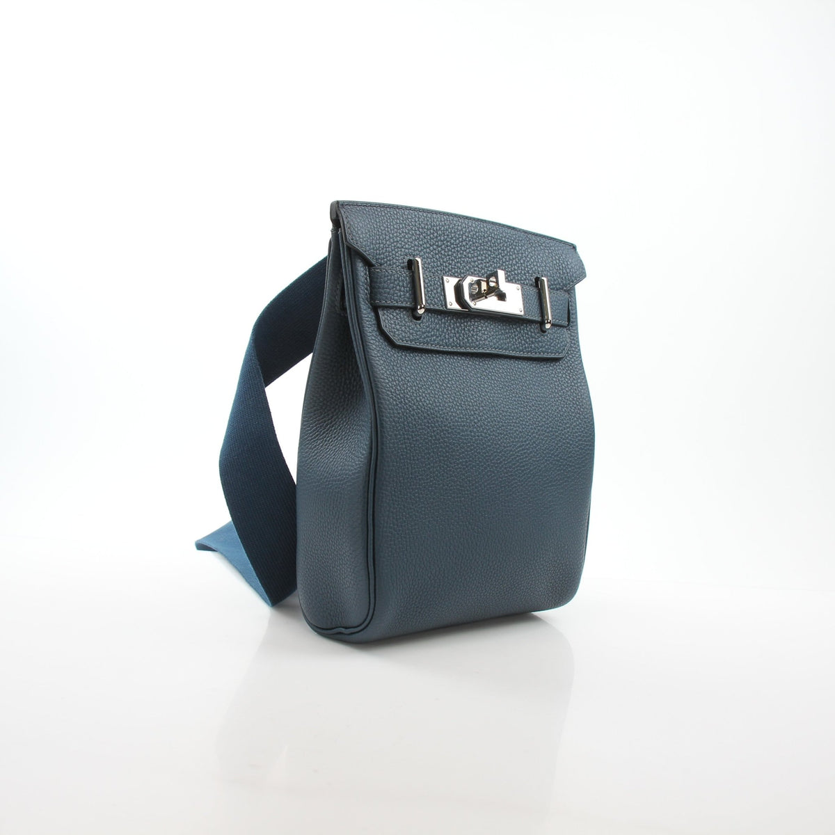Hermès Hac a Dos PM dark blue Togo calfskin backpack featuring adjustable straps and sleek handbag design.