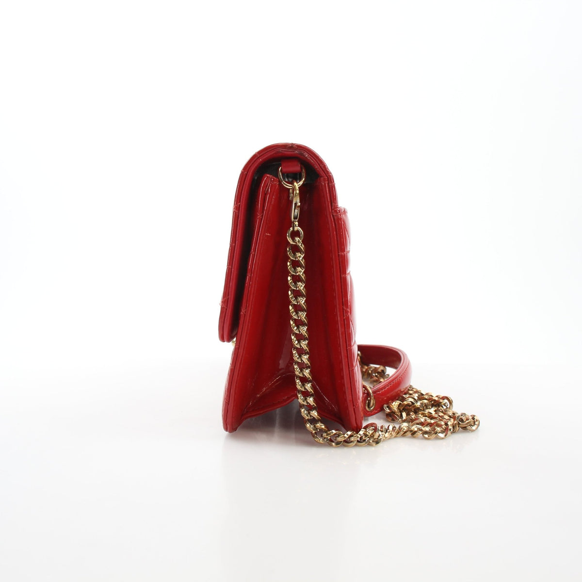 Christian Dior Miss Dior promenade chain handbag with gold-tone chain and elegant design, showcasing a luxurious accessory.