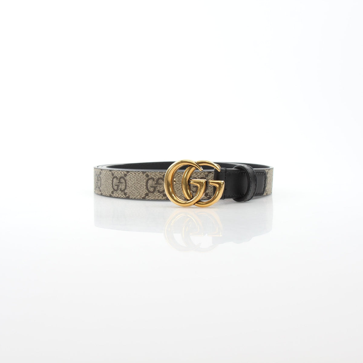 Reversible Gucci GG Supreme Marmont belt with beige and ebony black leather, showcasing the luxury accessory's design details.